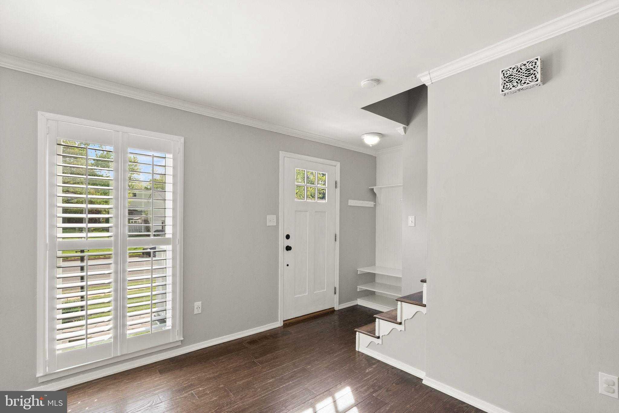 13736 Mahoney Dr photo 3