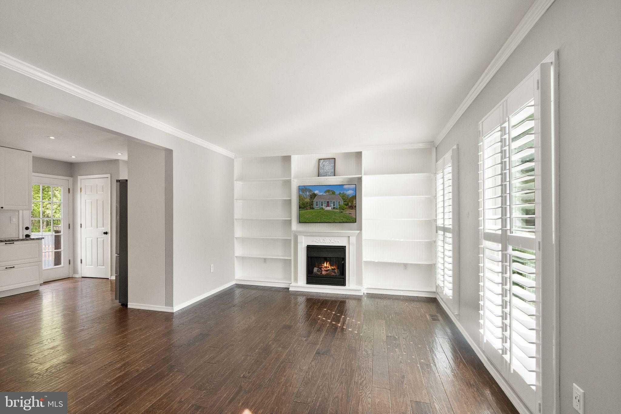 13736 Mahoney Dr photo 4