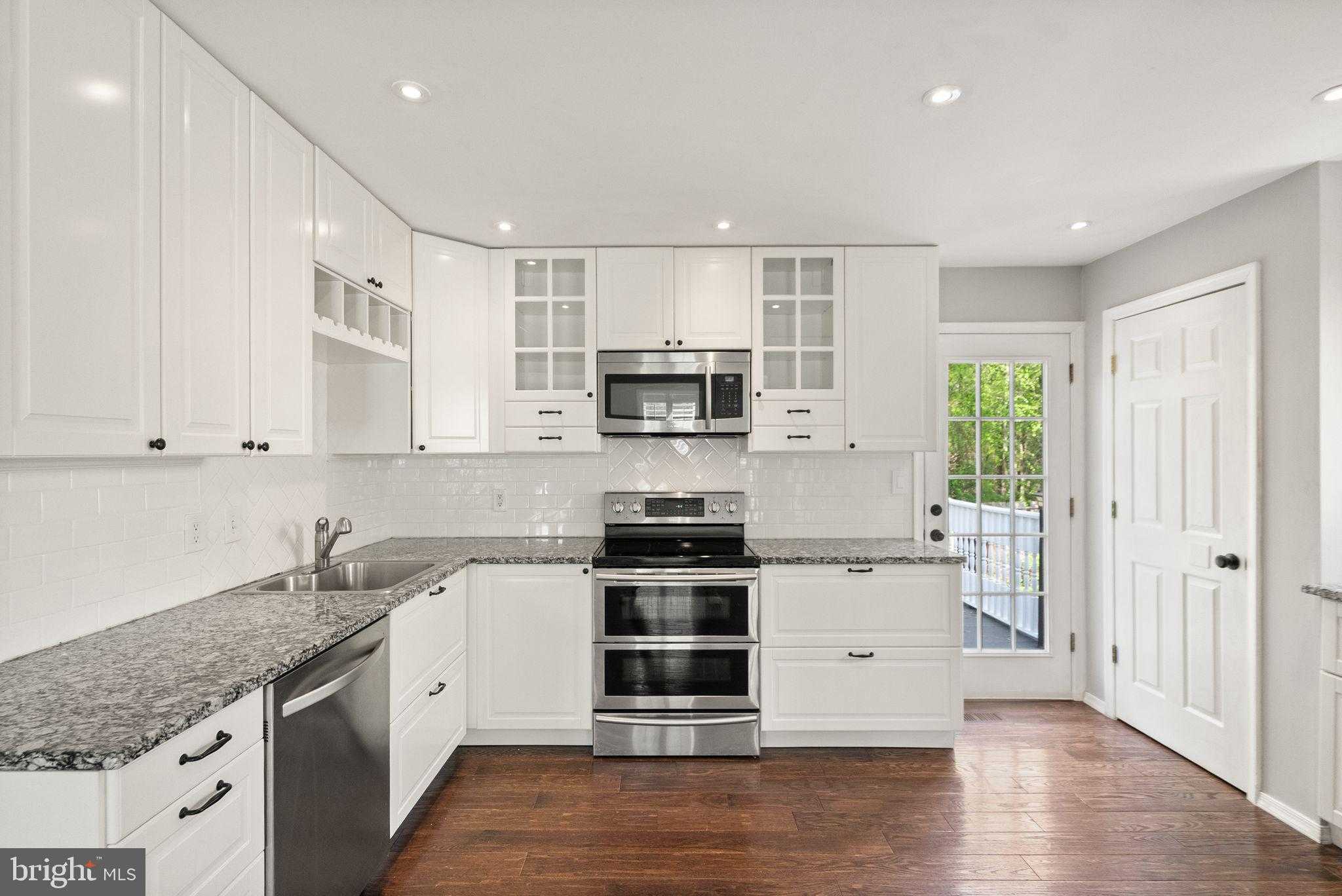 13736 Mahoney Dr photo 7