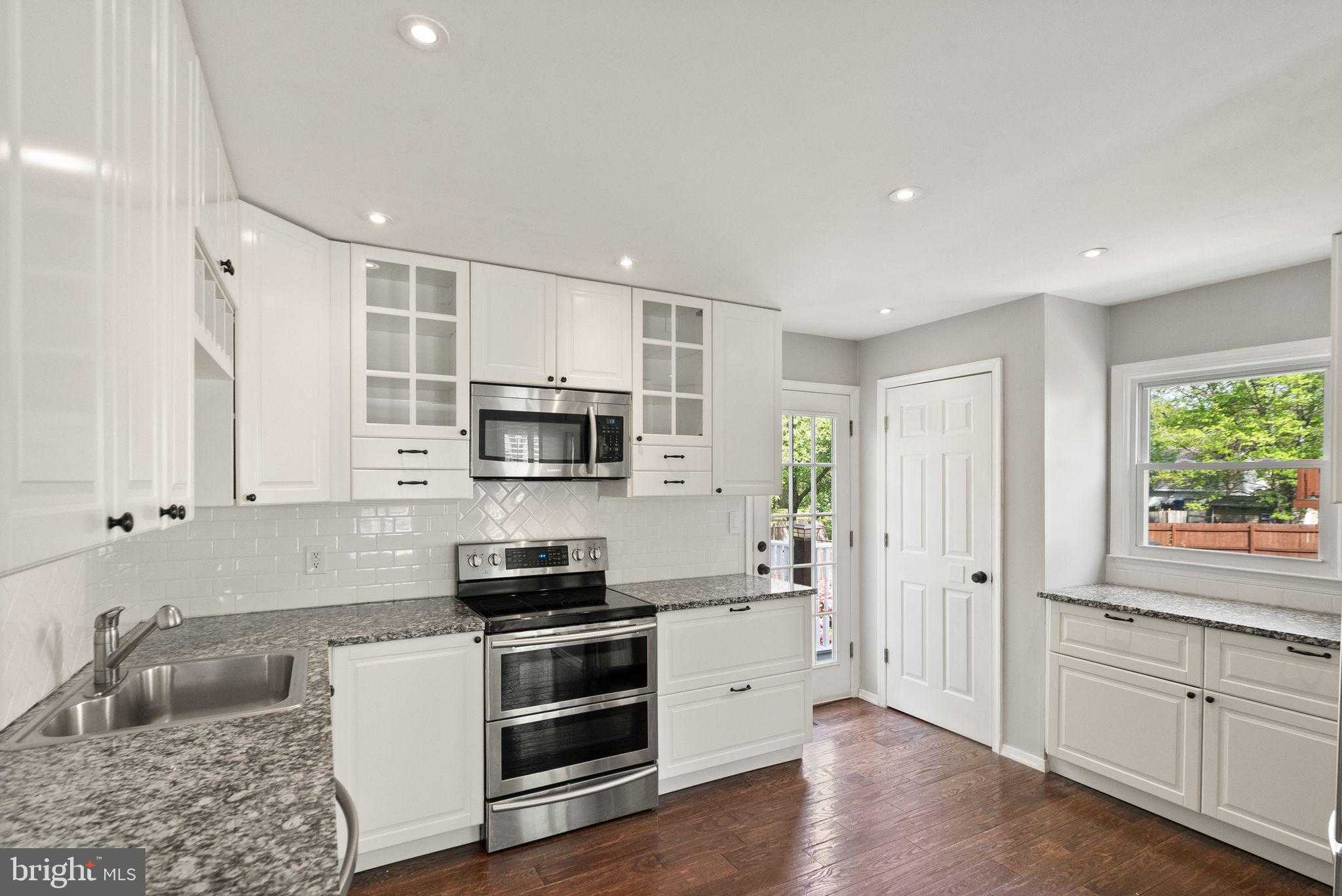 13736 Mahoney Dr photo 8