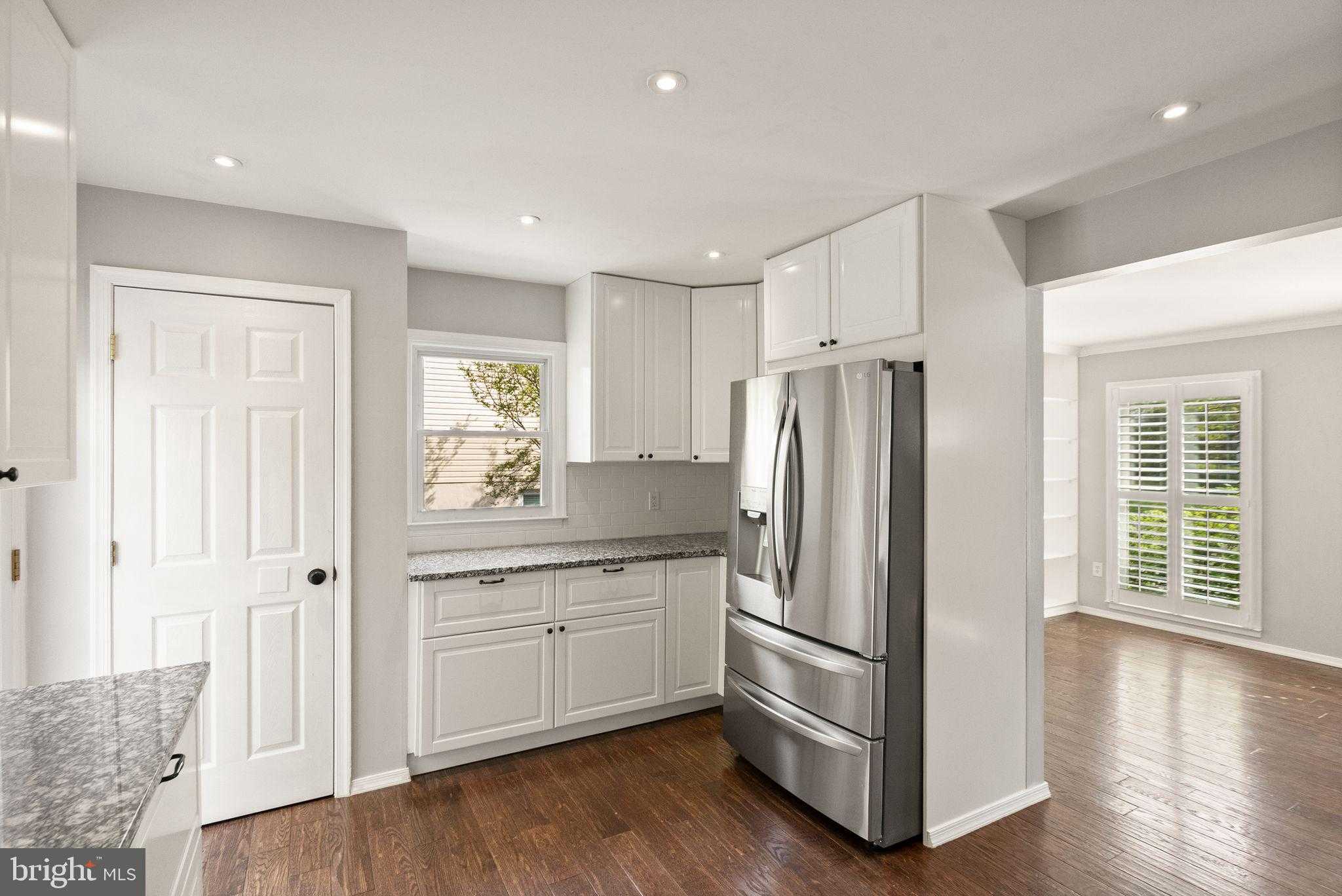 13736 Mahoney Dr photo 9