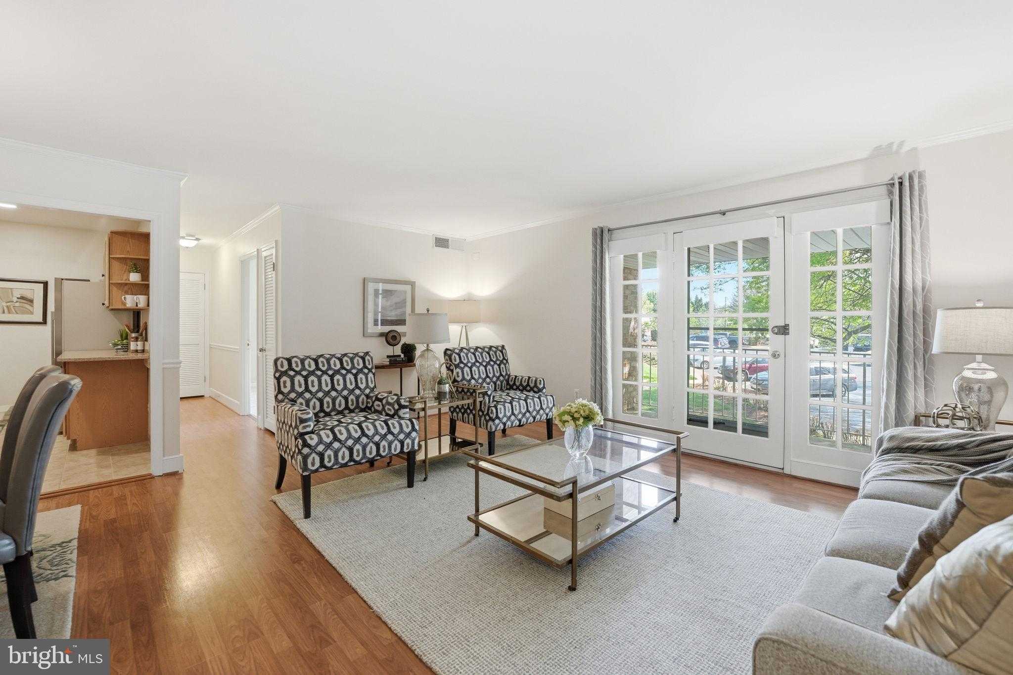 1136 S Washington St Apt 204 photo 3