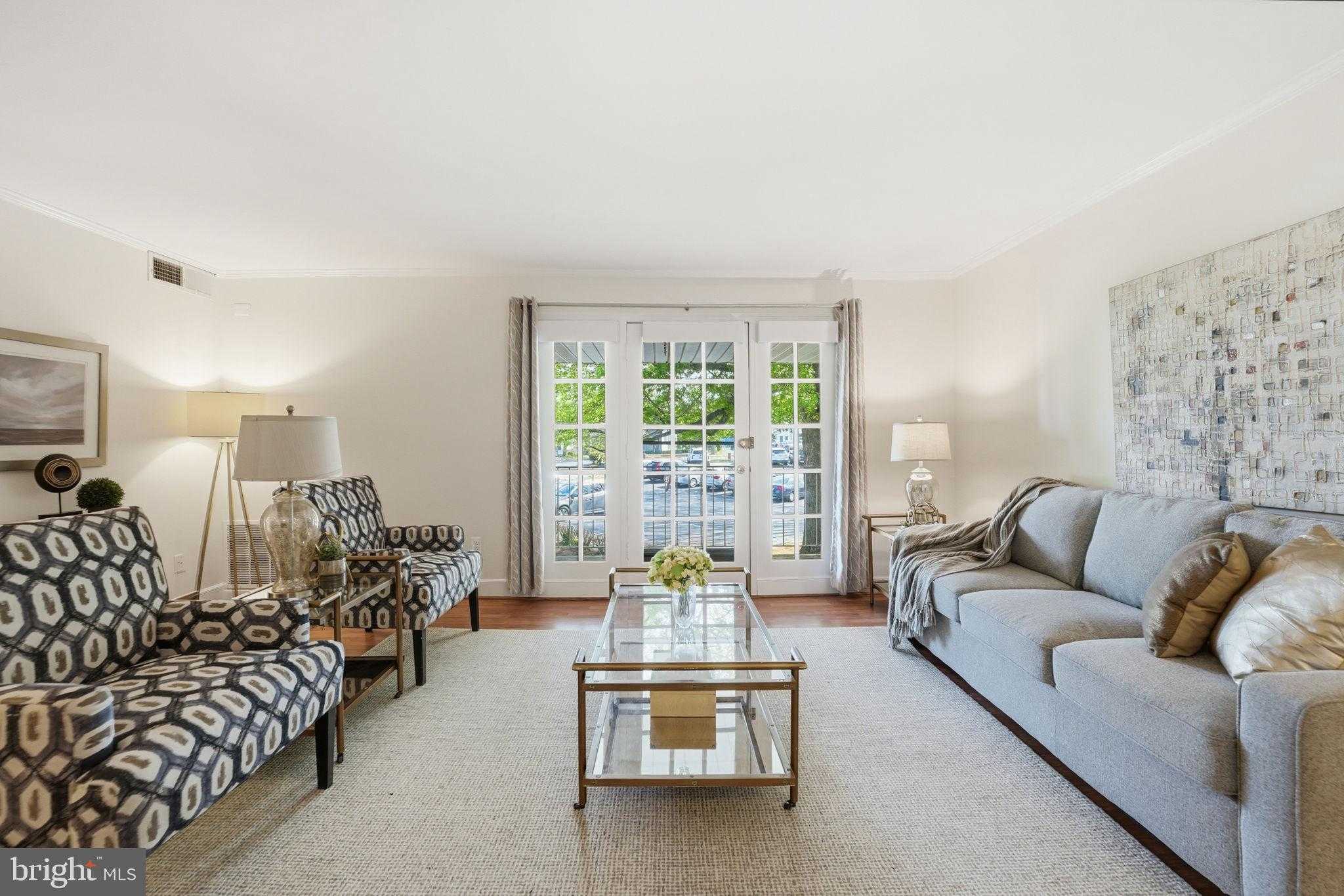 1136 S Washington St Apt 204 photo 4