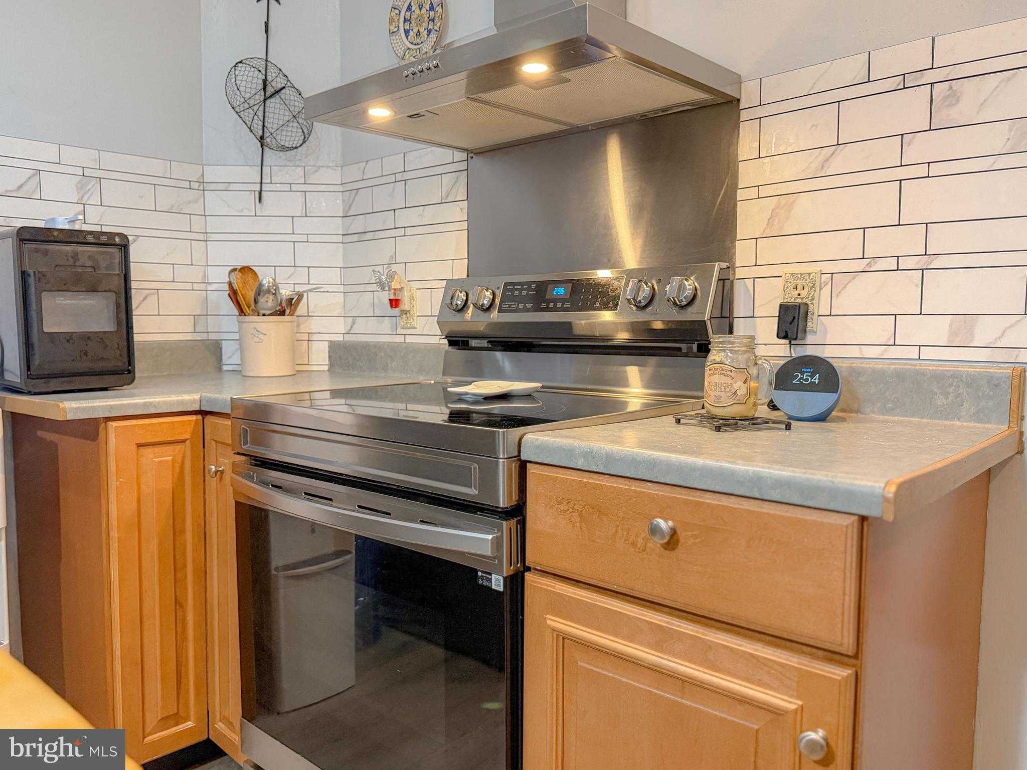 314 E Penn St photo 18