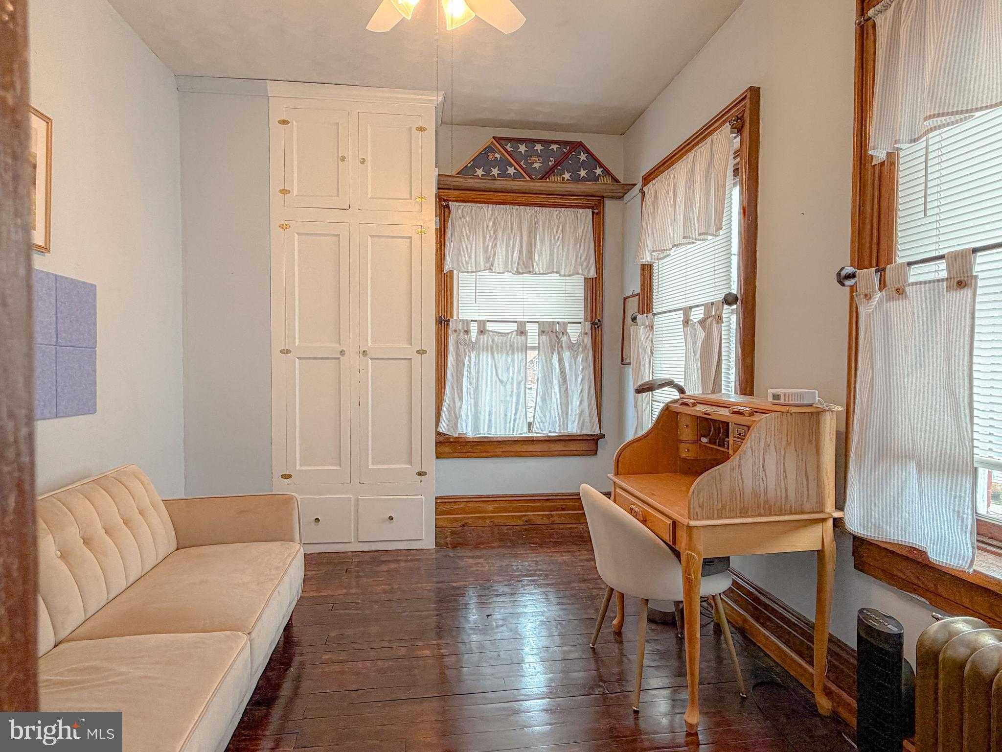 314 E Penn St photo 40