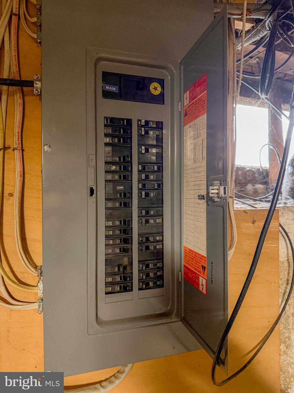 314 E Penn St photo 54