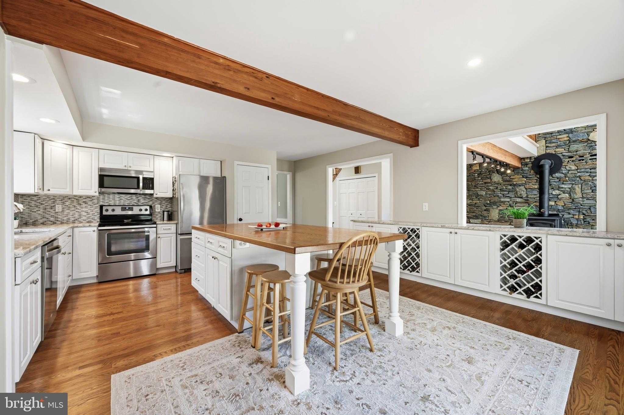 111 Holly CT photo 4