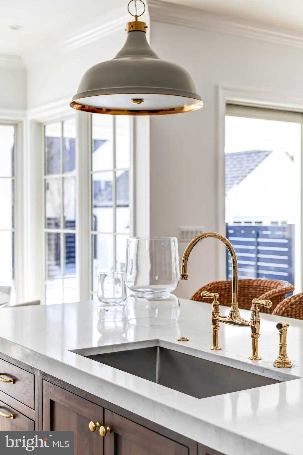 4422 Walsh St photo 18