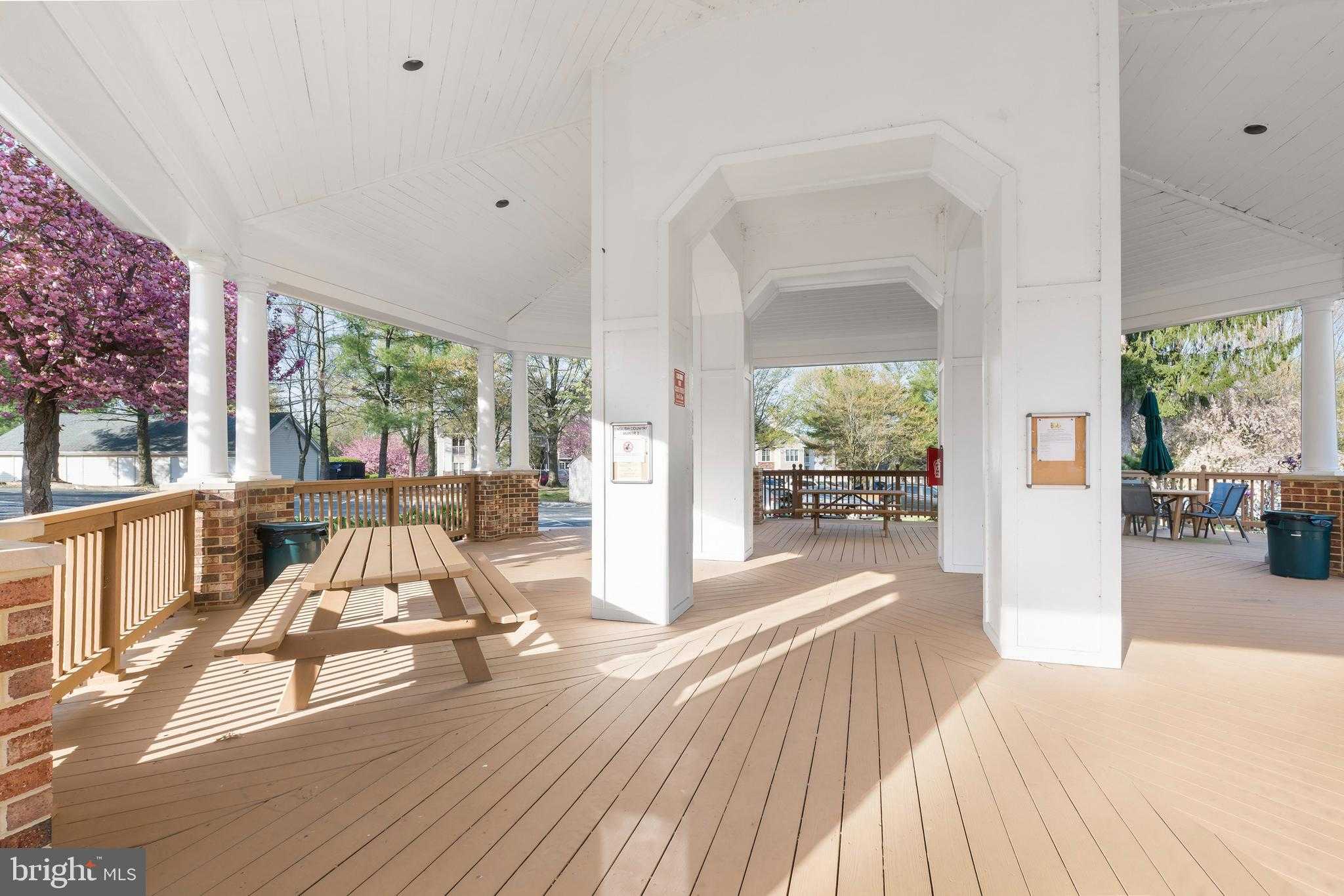 304 Canterbury Rd photo 27