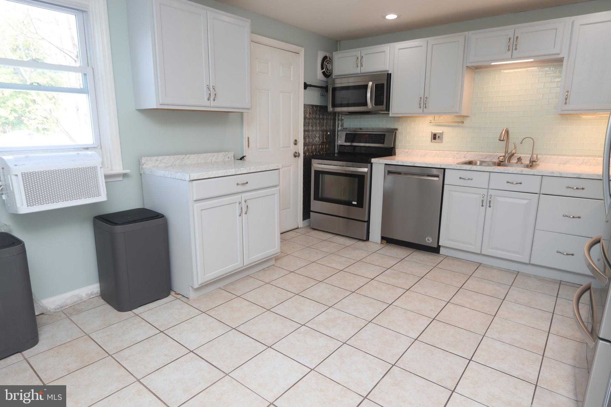 1012 Wells St photo 9