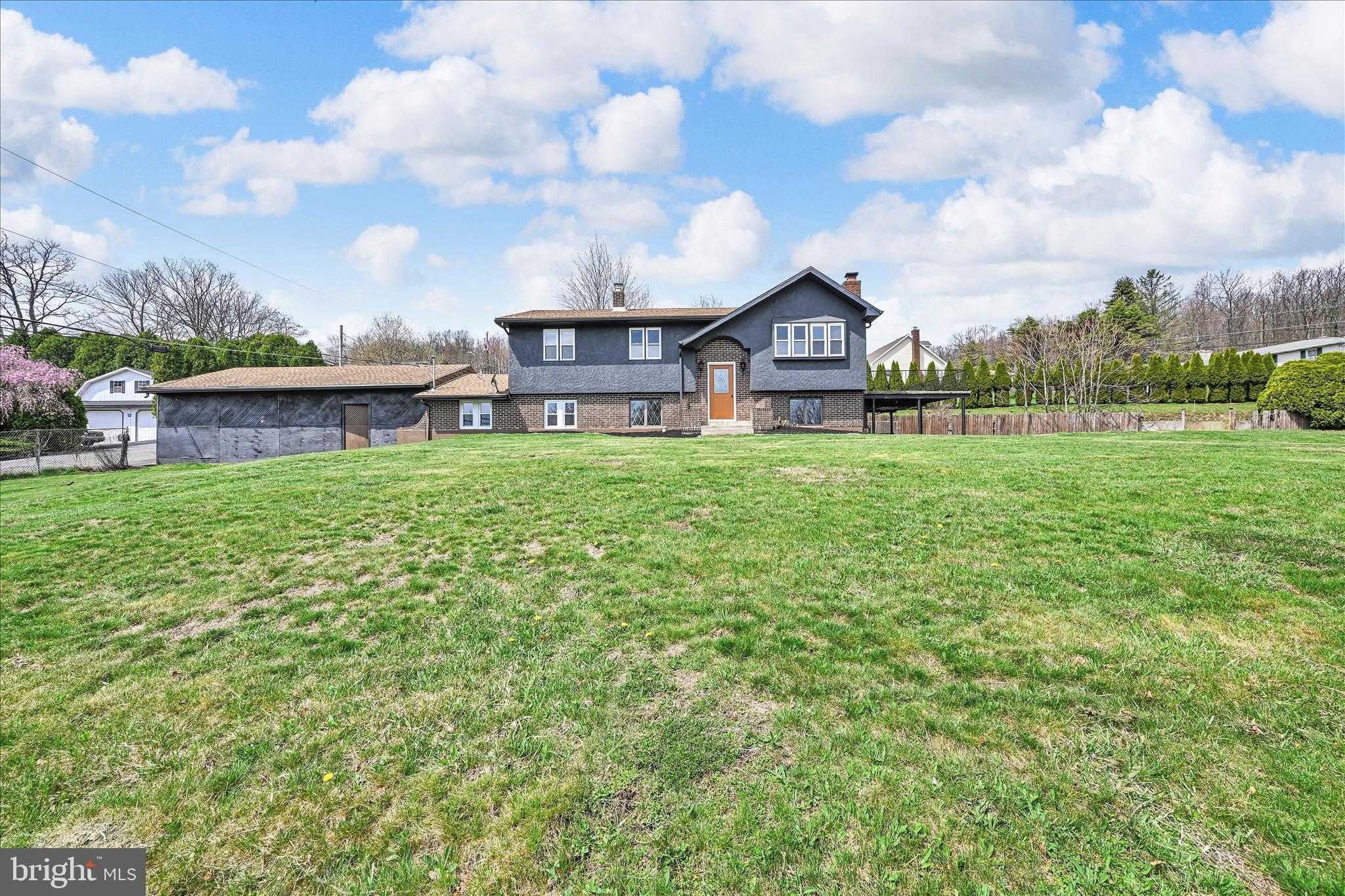 300 Topeka Ave photo 3