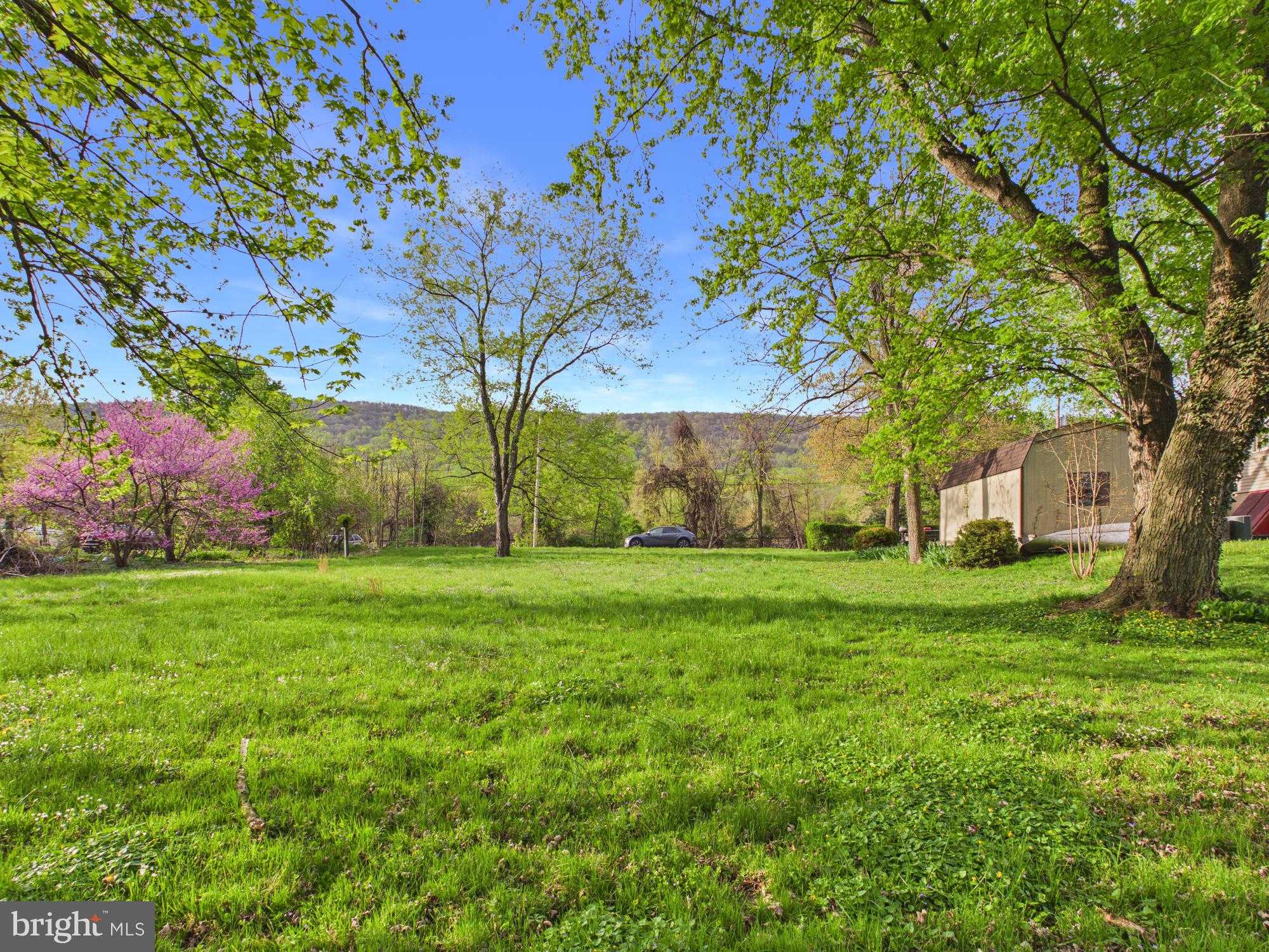 17 Railroad St photo 7