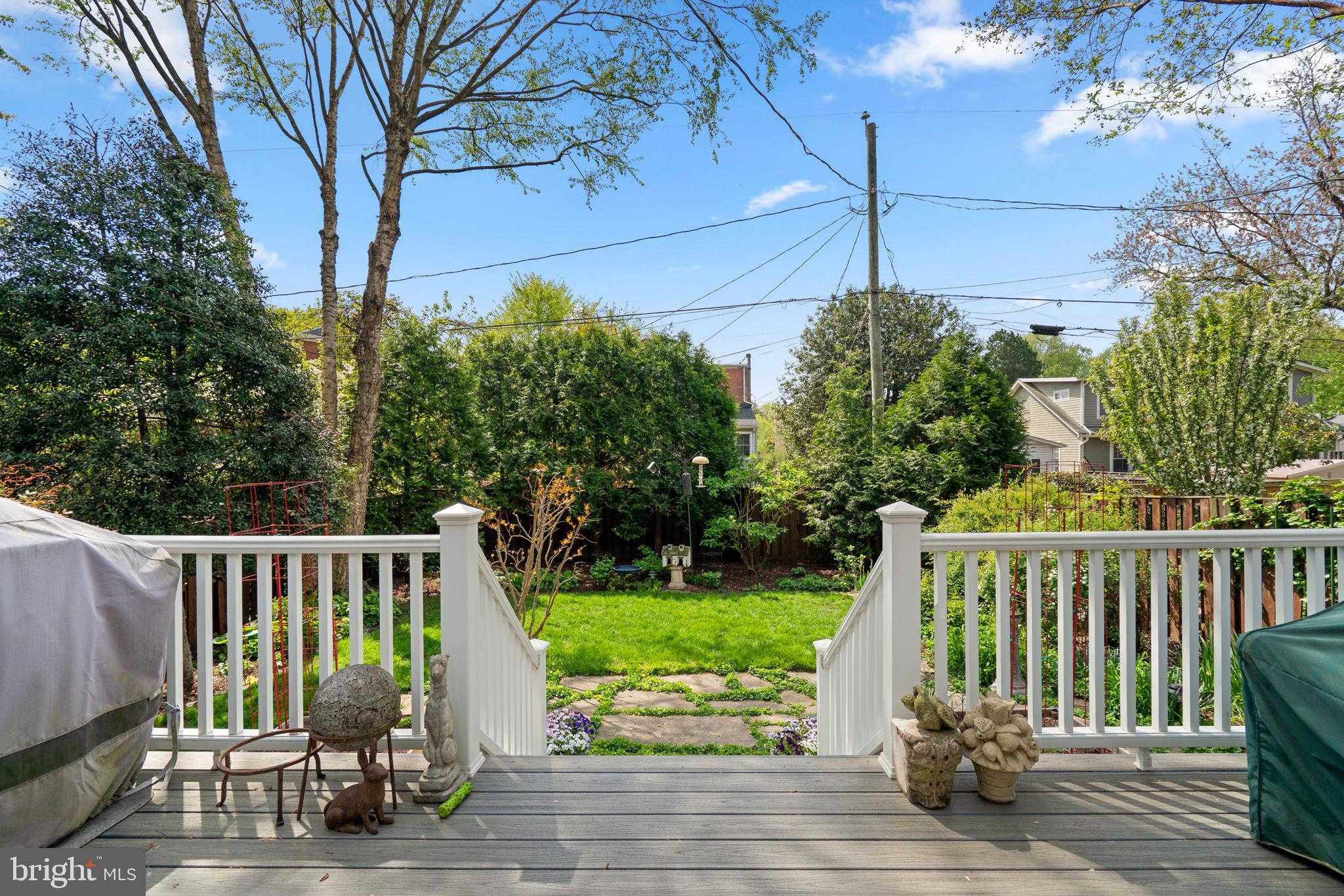 123 E Walnut St photo 57