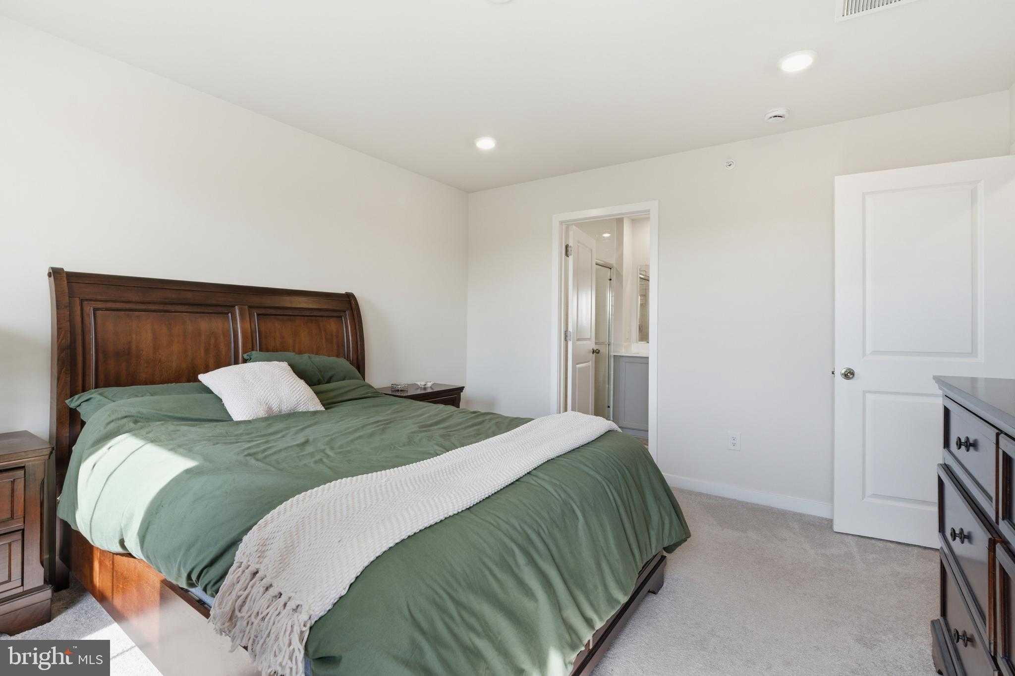 65 E Front St photo 27