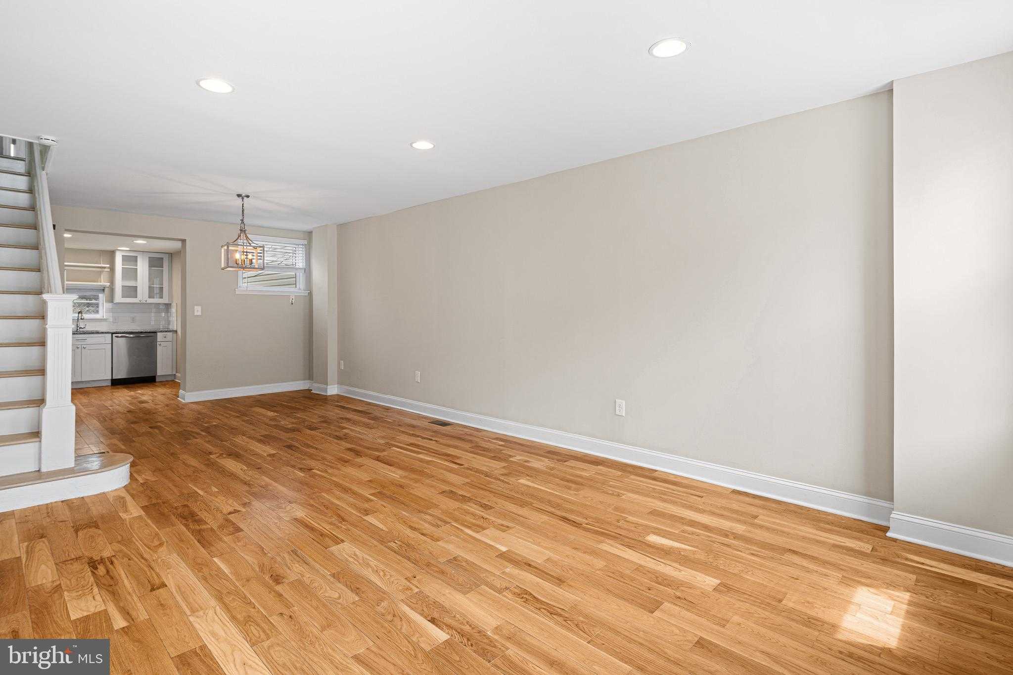 727 Mcclellan St photo 2