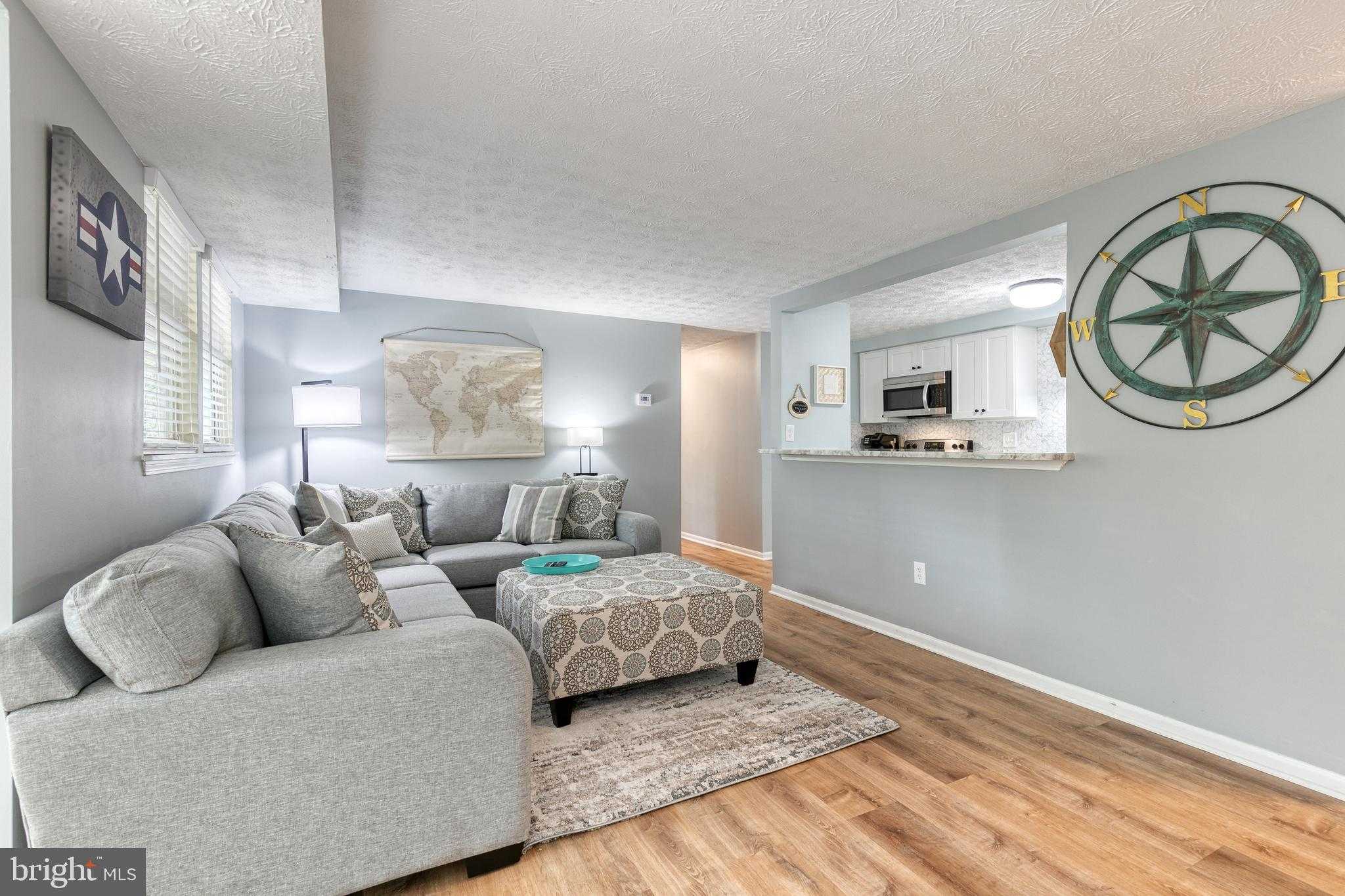 696 Southern Hills Dr photo 2