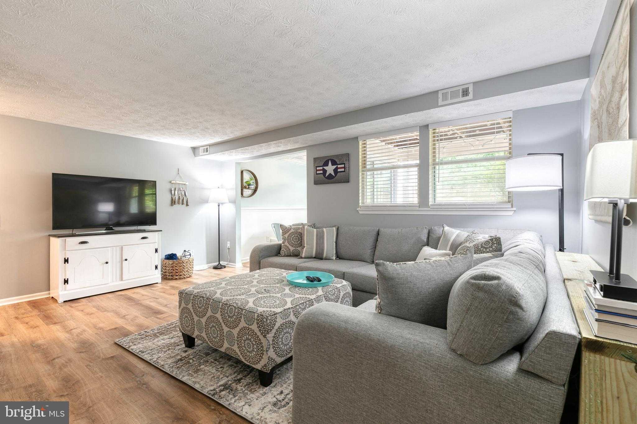 696 Southern Hills Dr photo 3