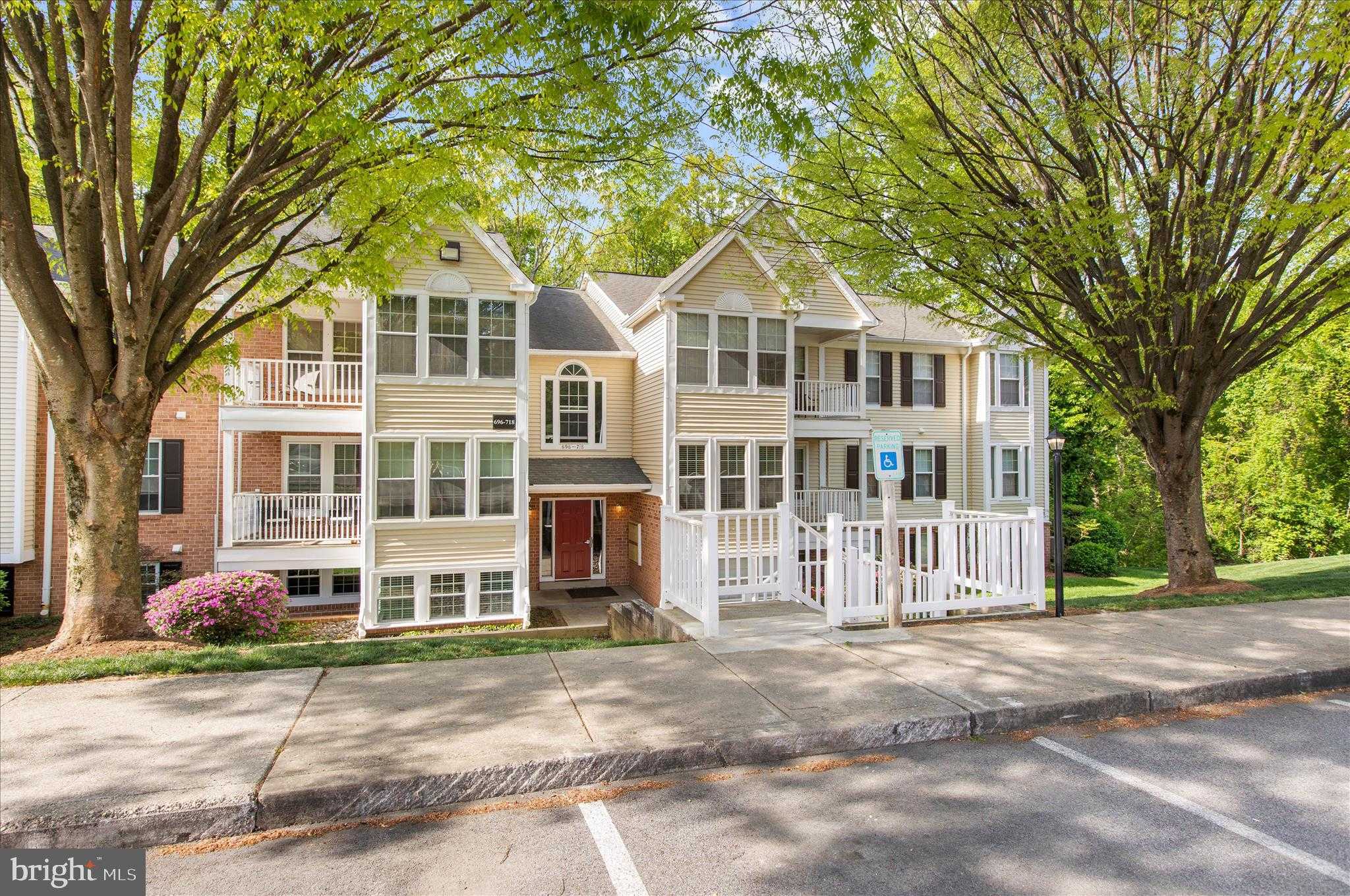 696 Southern Hills Dr photo 4