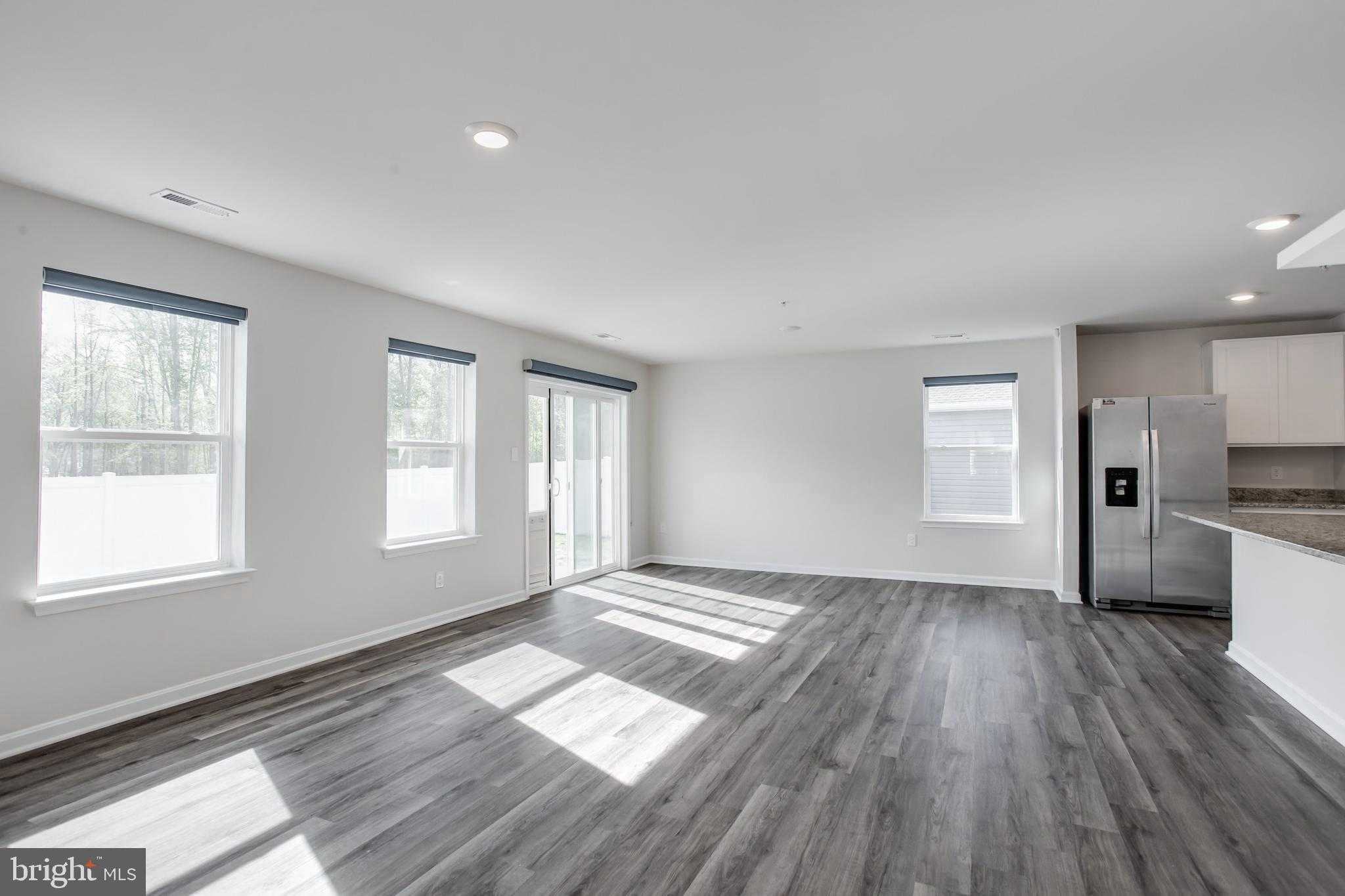 291 Forest Edge Ave photo 25