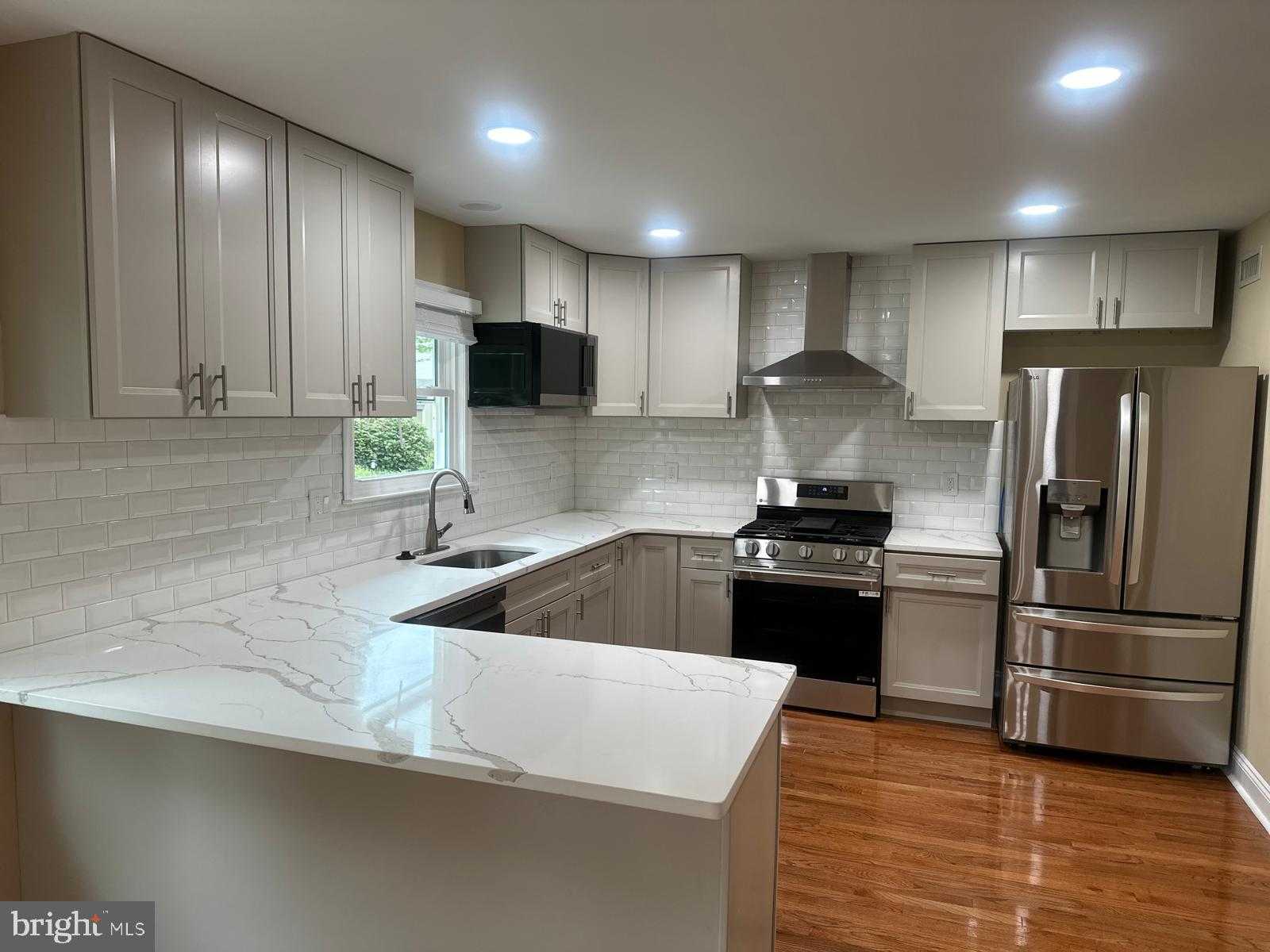 204 Wilson Ave photo 3