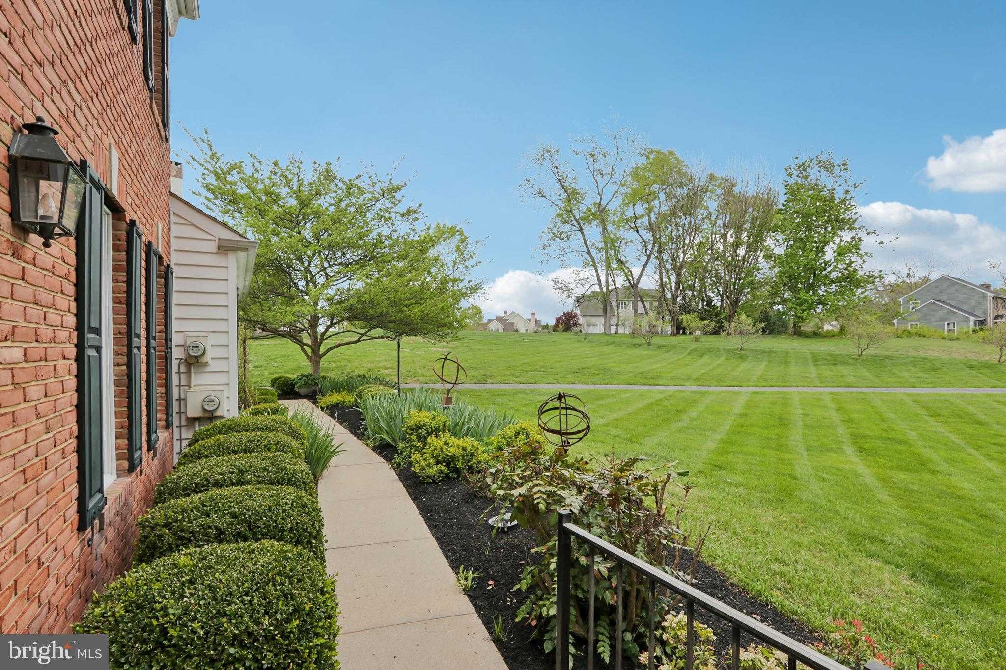 219 Wiltshire Dr photo 7