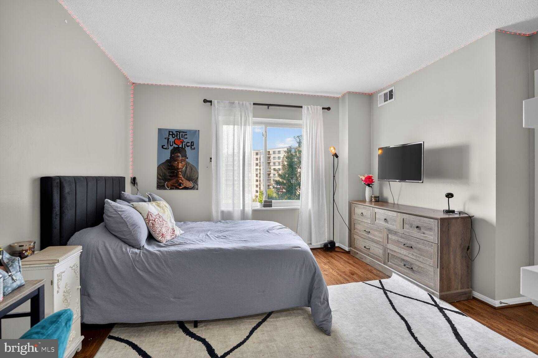 8340 Greensboro Dr Unit 425 photo 16