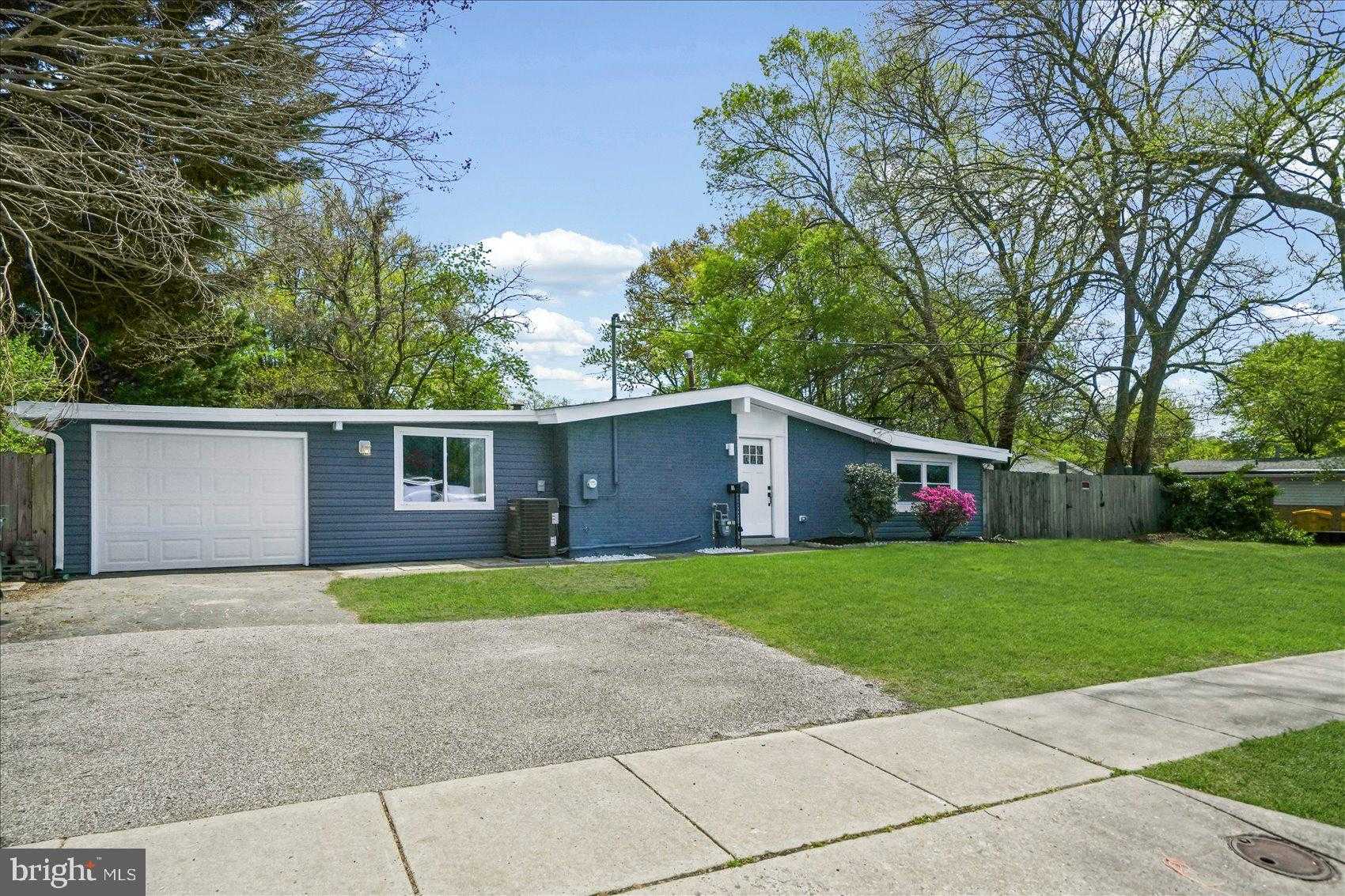 214 Saint James Dr photo 2