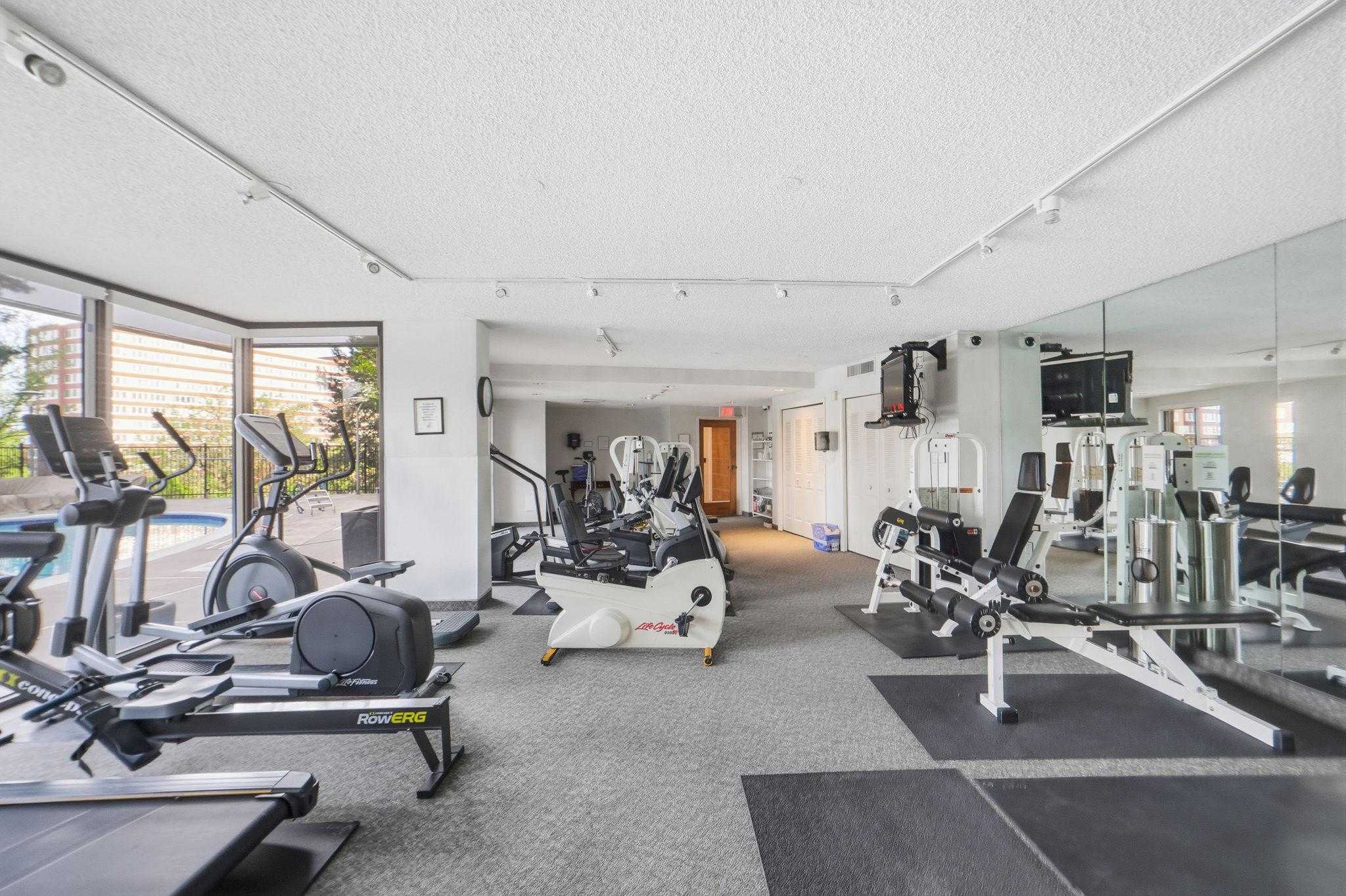 1101 S Arlington Ridge Rd Apt 305 photo 38