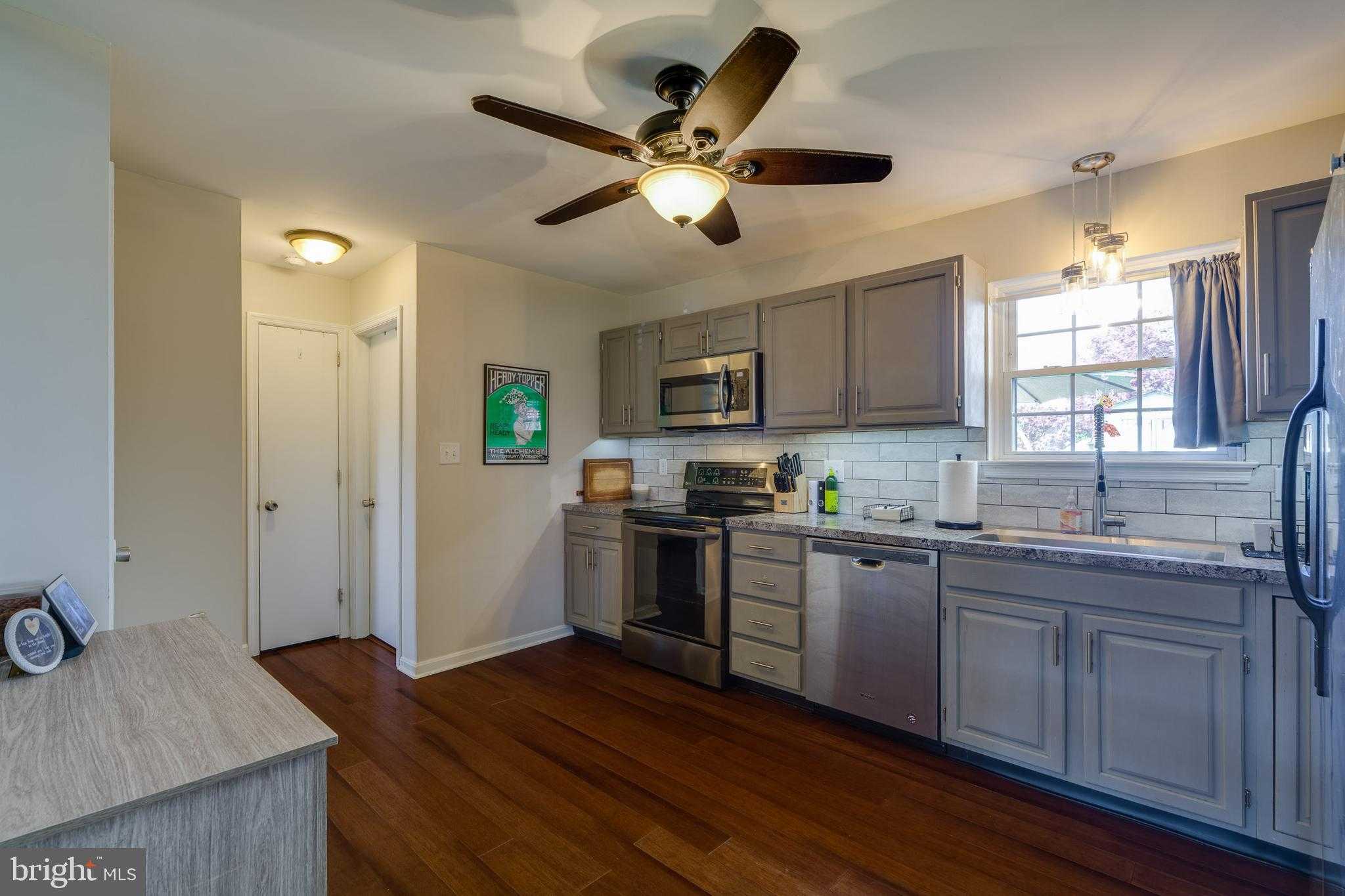 450 Daisy Ln photo 15