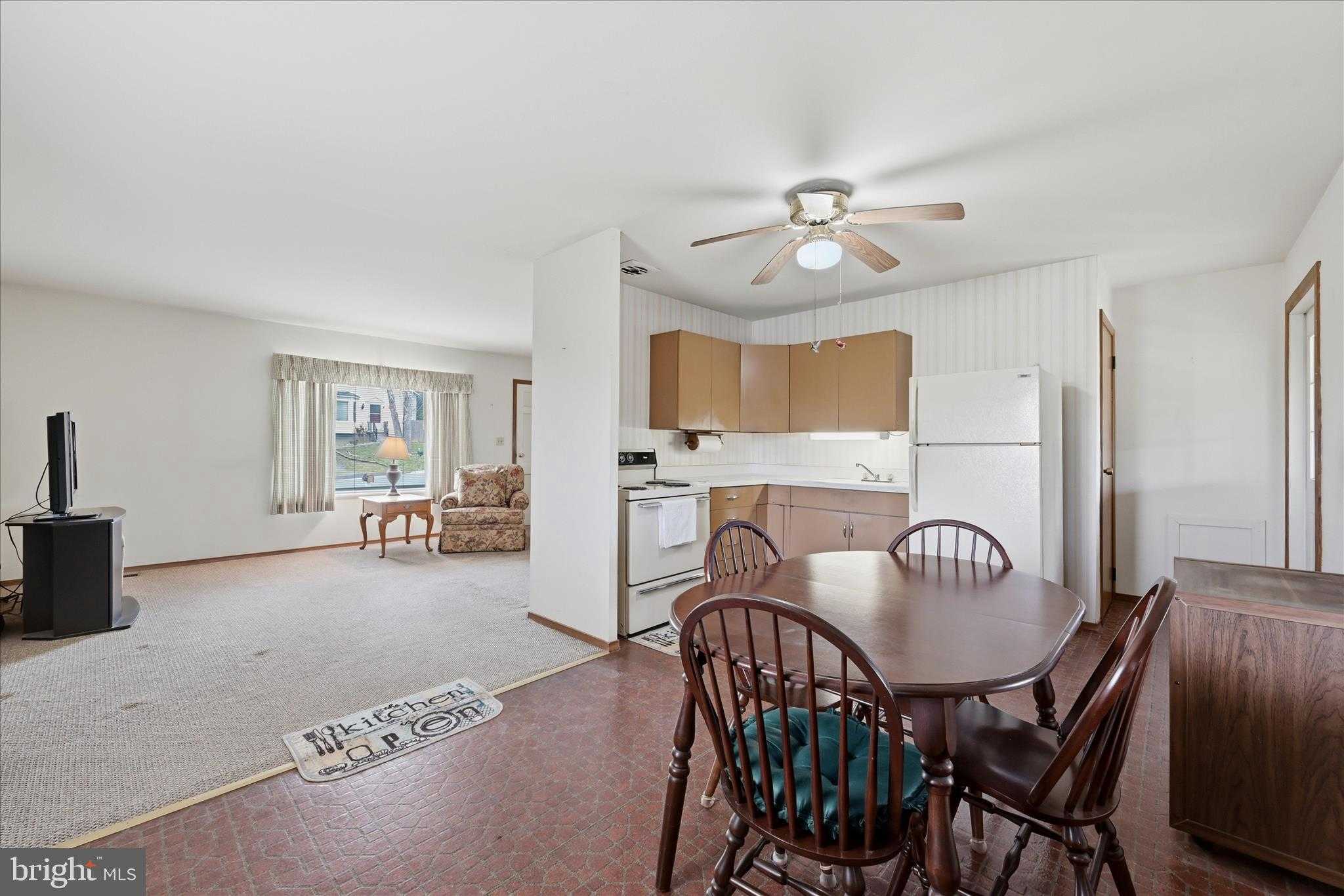 814 W 15th St photo 3