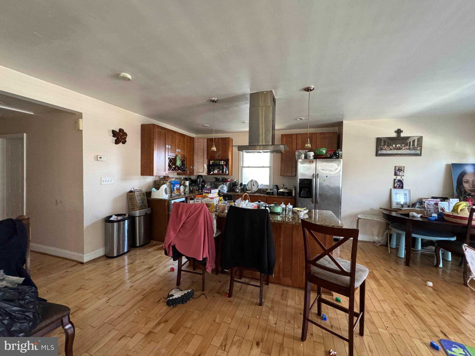 6528 Jodie St photo 4