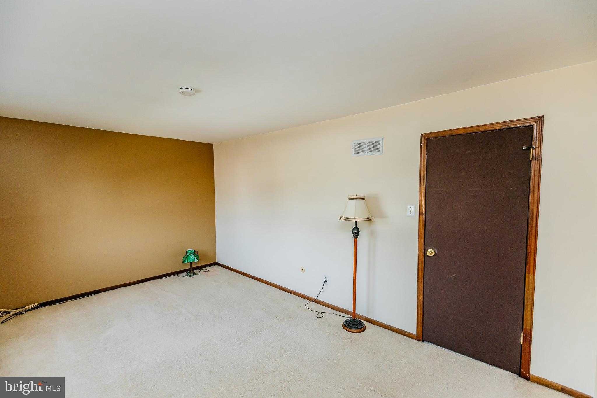 327 Lincoln Ave photo 25