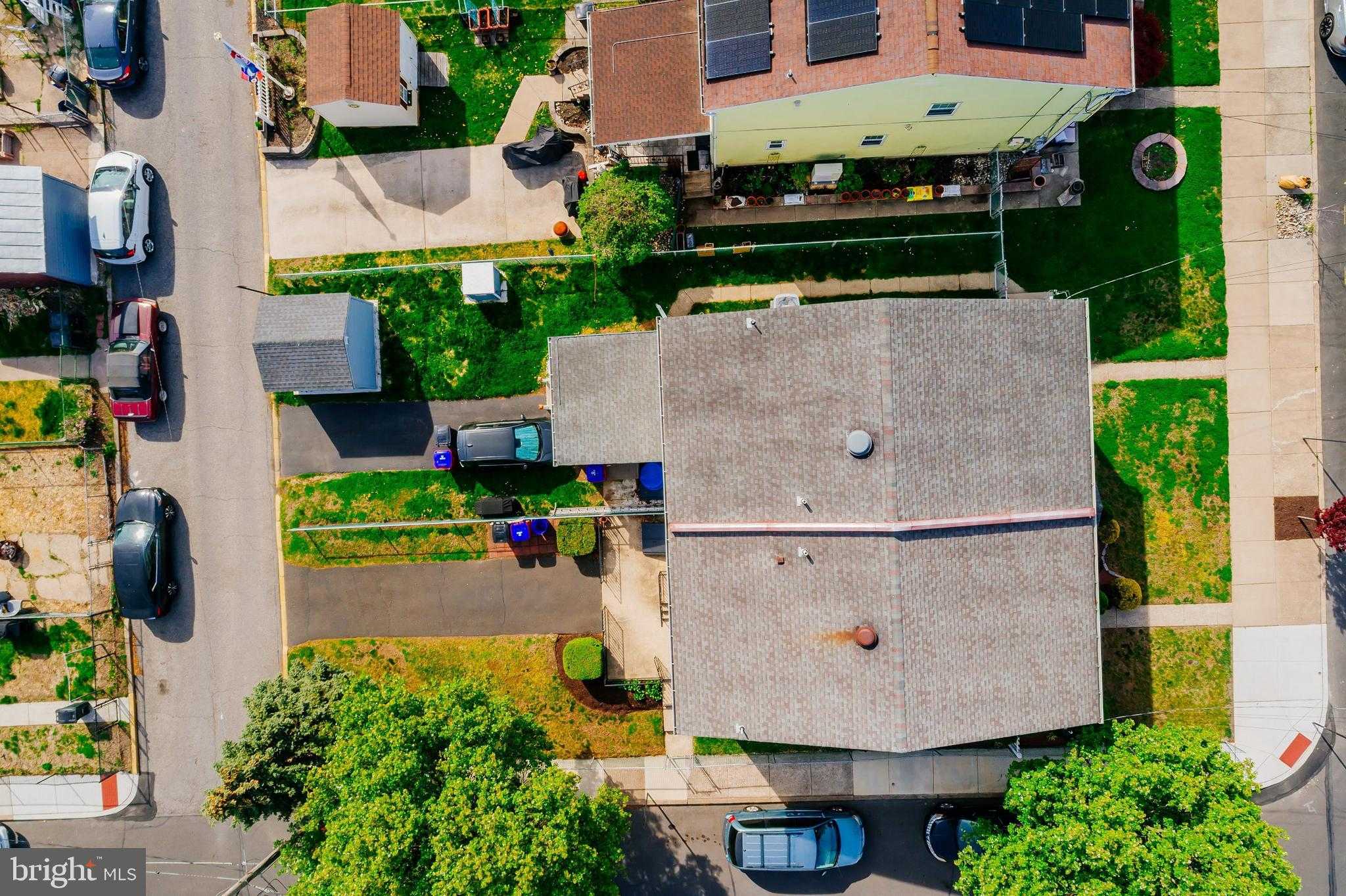 327 Lincoln Ave photo 8