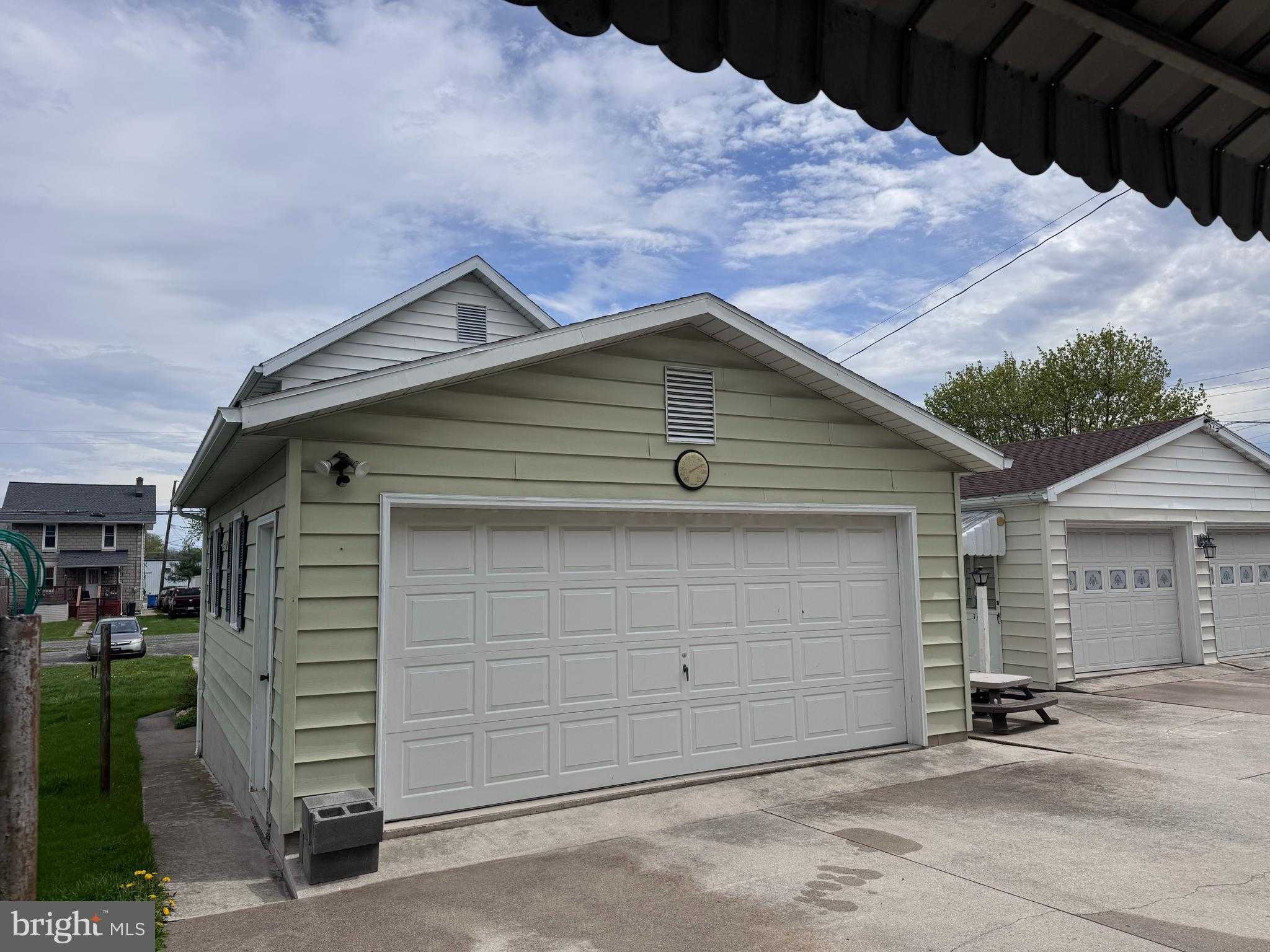 315 N QUEEN STREET photo 2