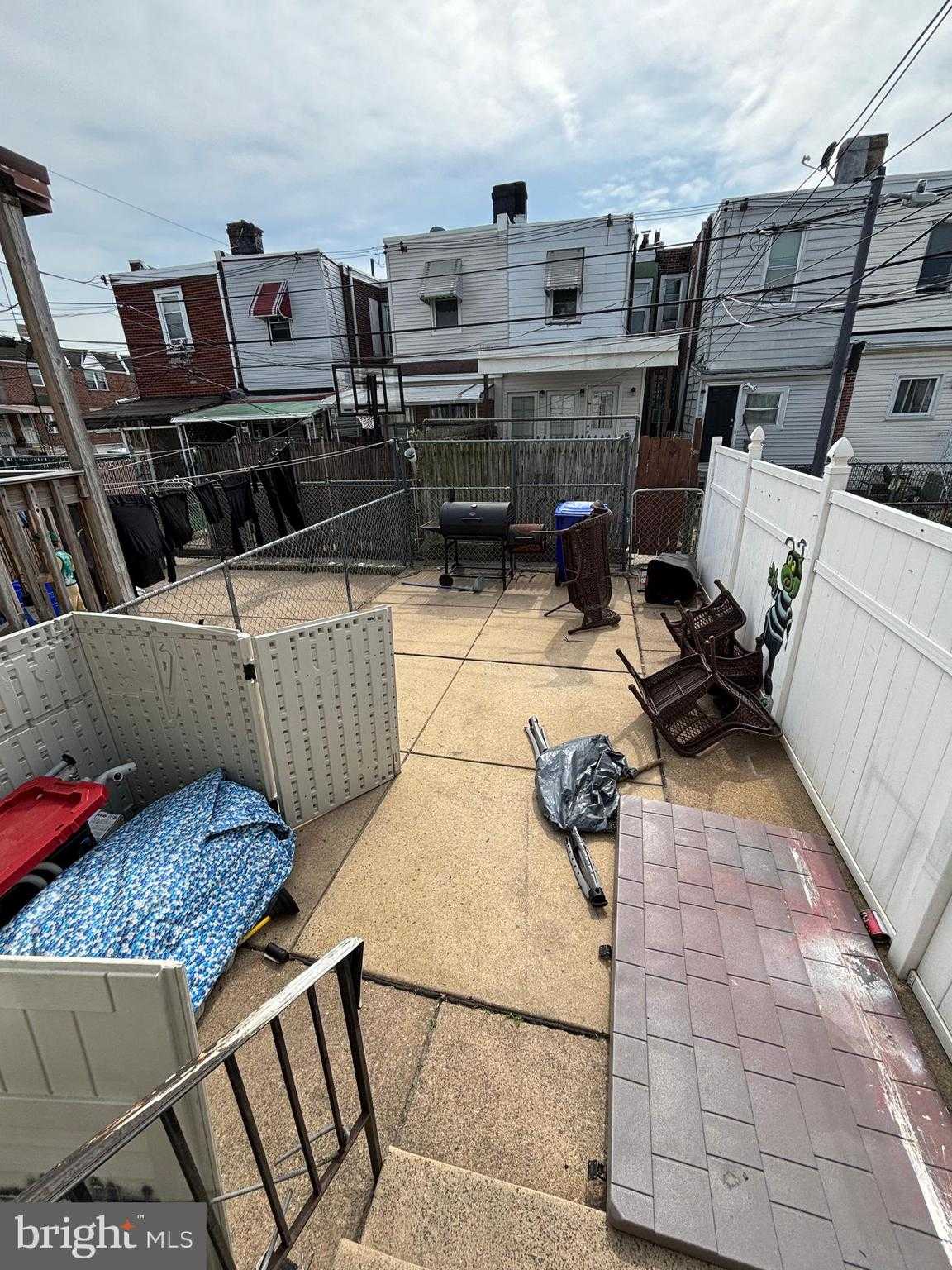 2826 Wilmot St photo 2