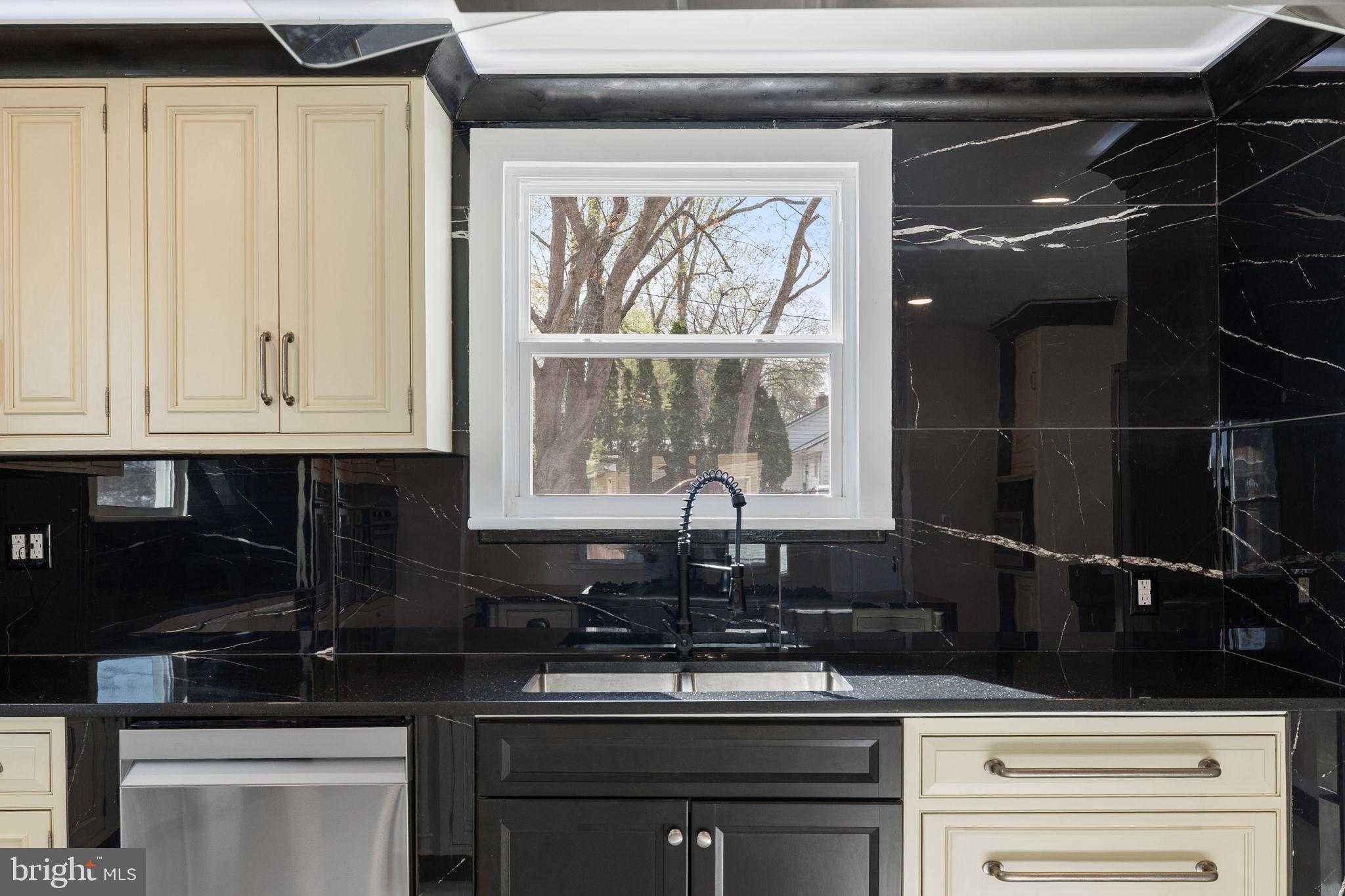 98 N Broad St photo 35