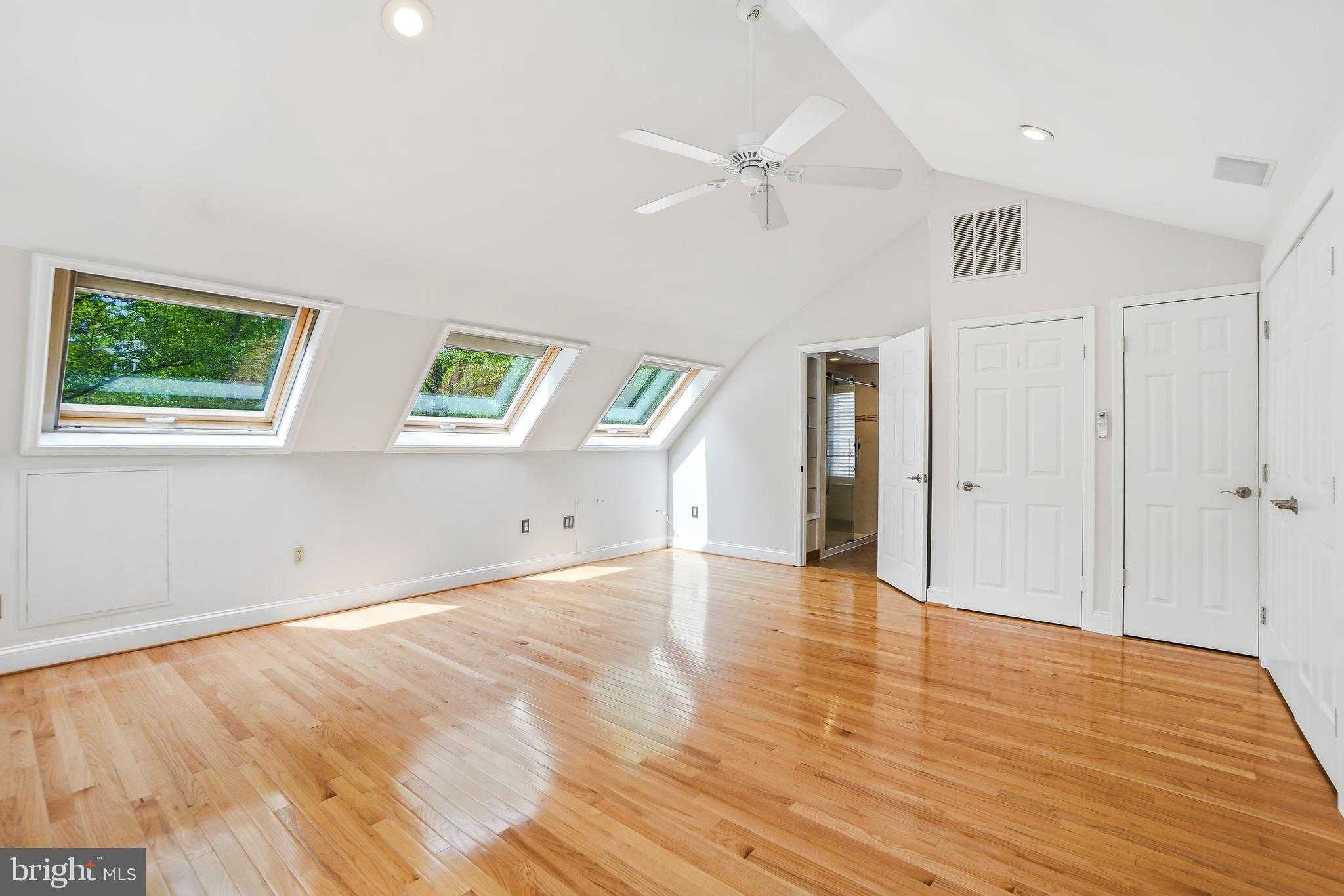 2004 Swan Ter photo 22