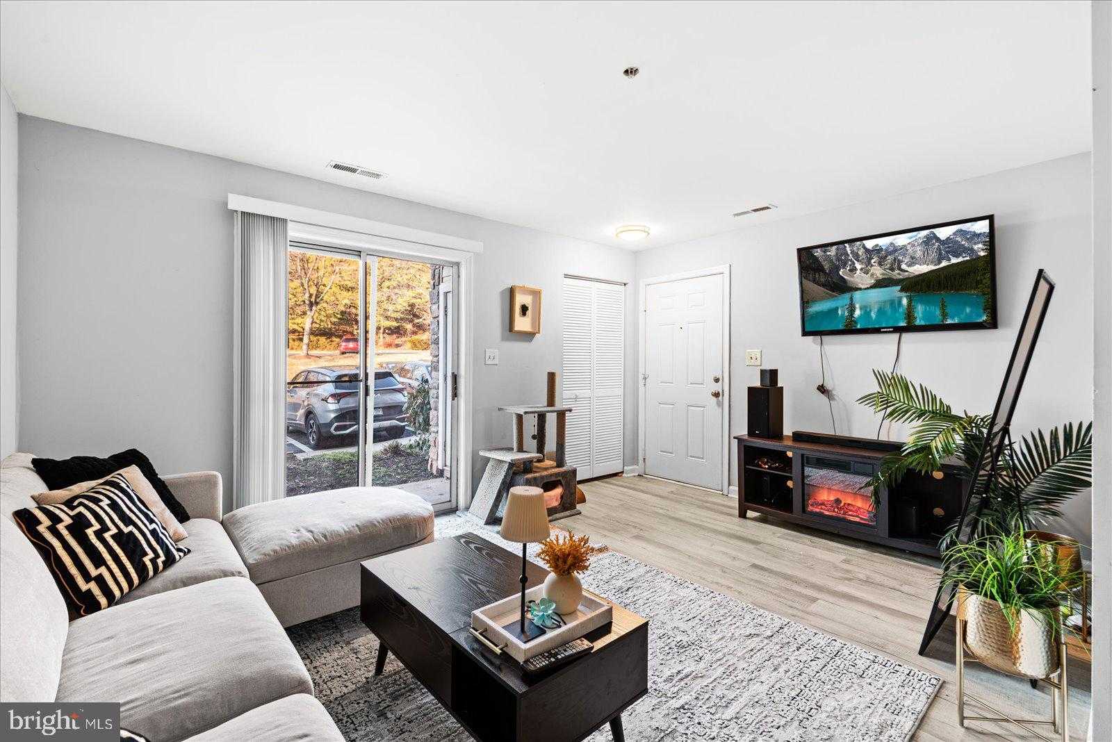 93 Fern Oak Cir photo 3