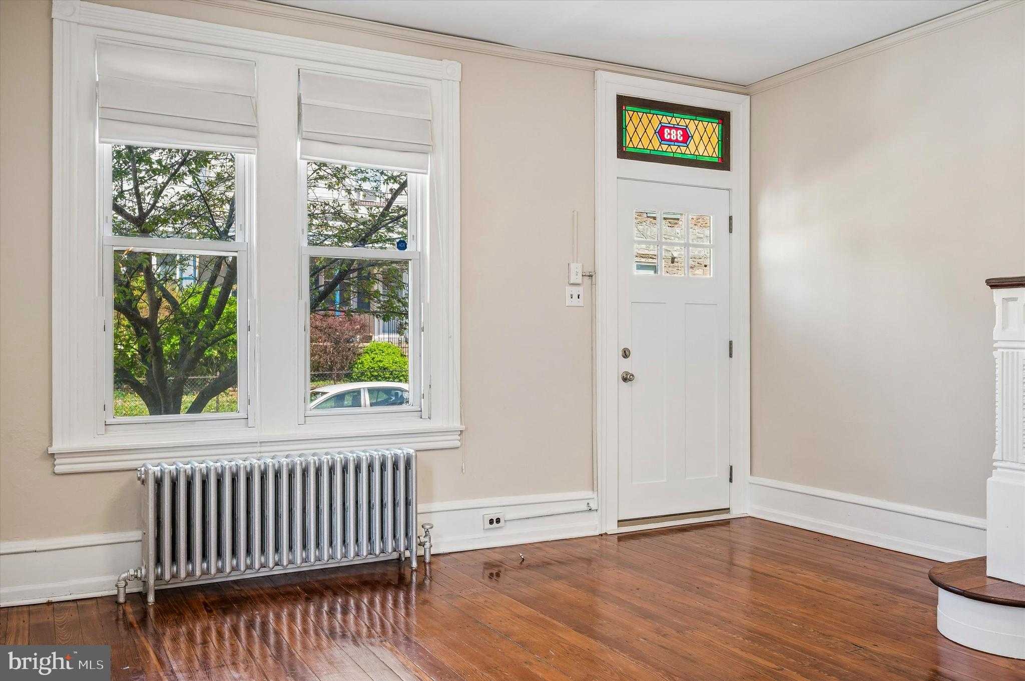 383 Conarroe St photo 4