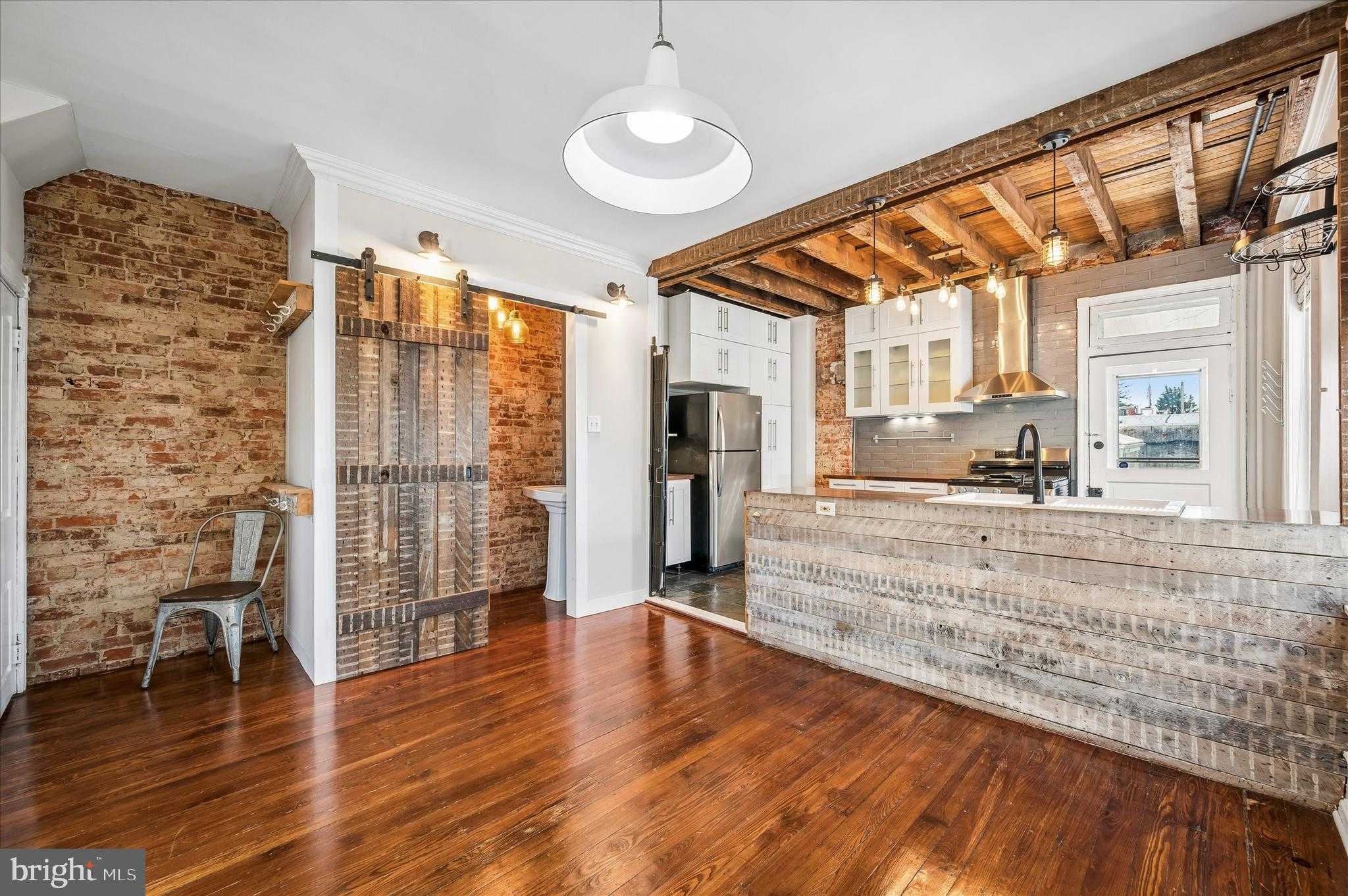 383 Conarroe St photo 6