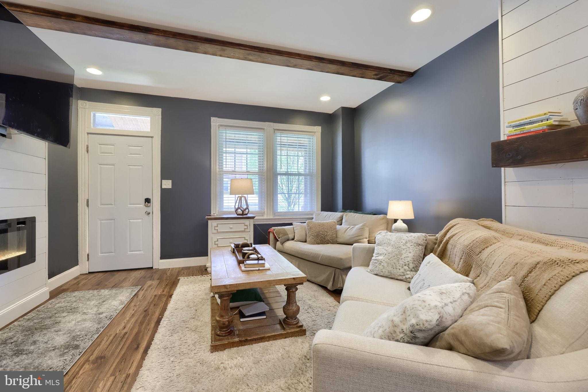 355 E Ross St photo 4