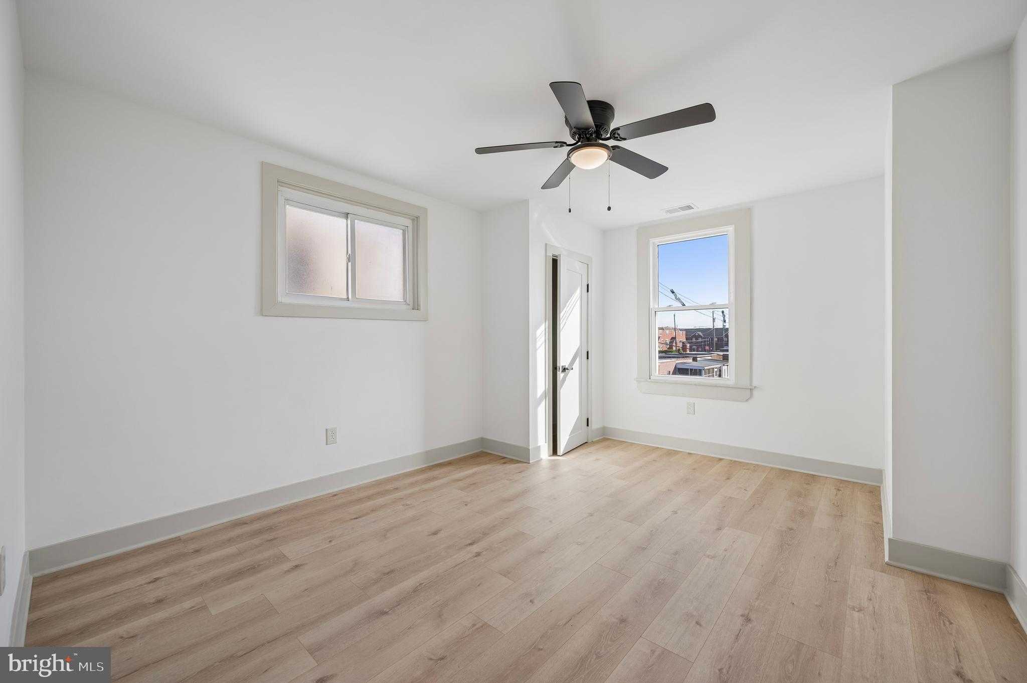 2625 E Venango St photo 16