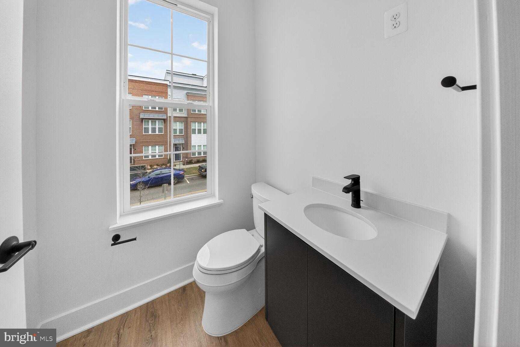 2521 Farmstead Dr photo 11