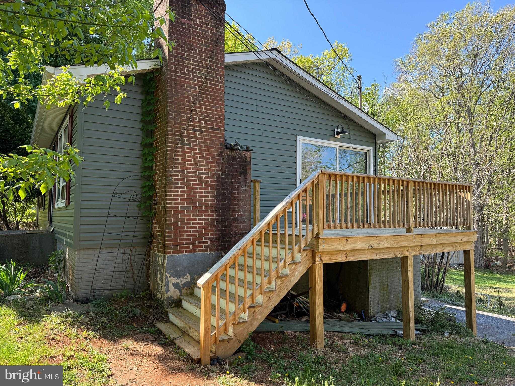 47 Evergreen Ln photo 2