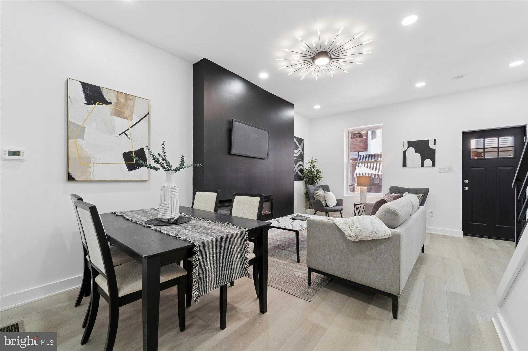 537 N Wanamaker St photo 9