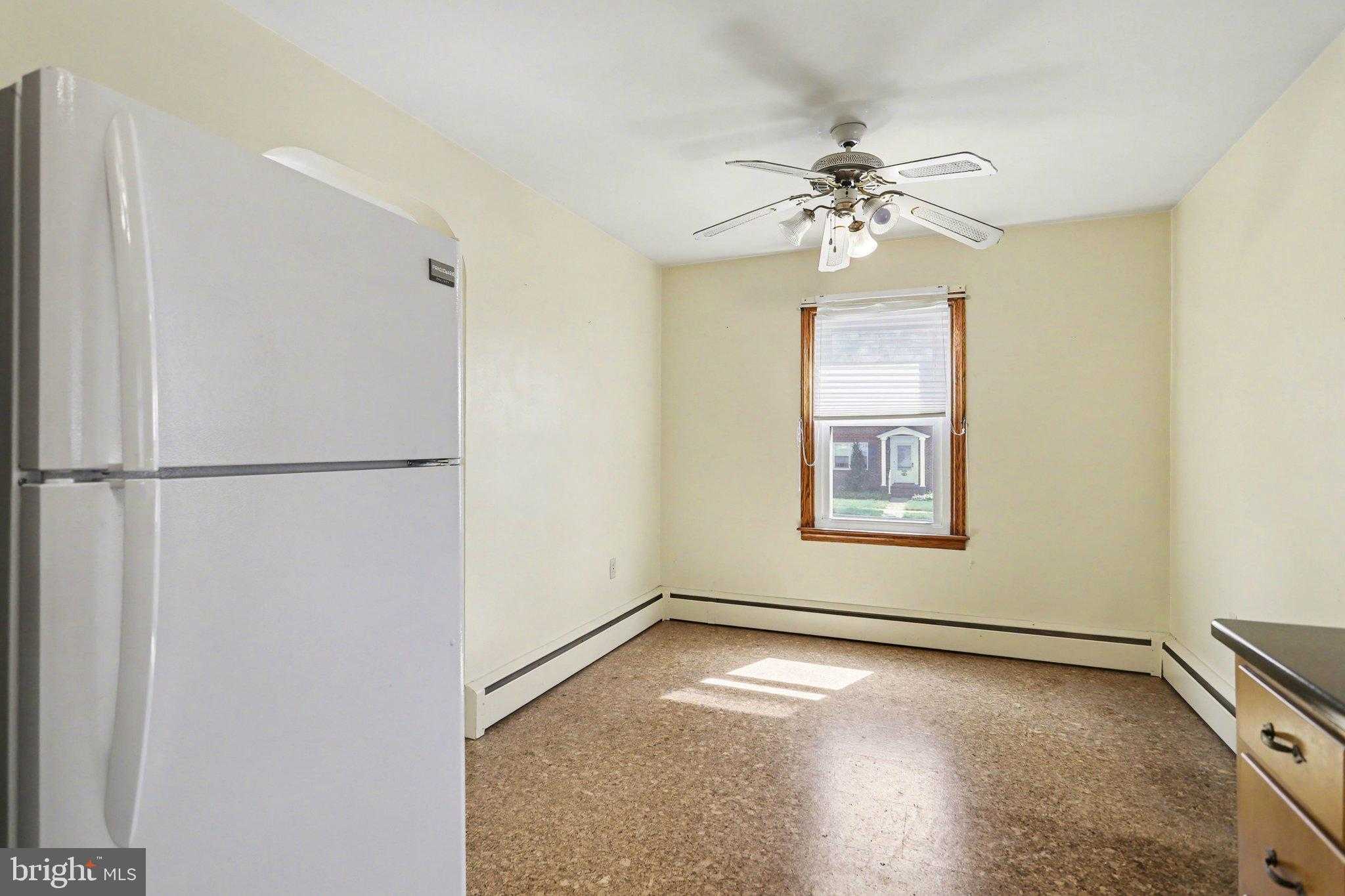 932 E Walnut St photo 12