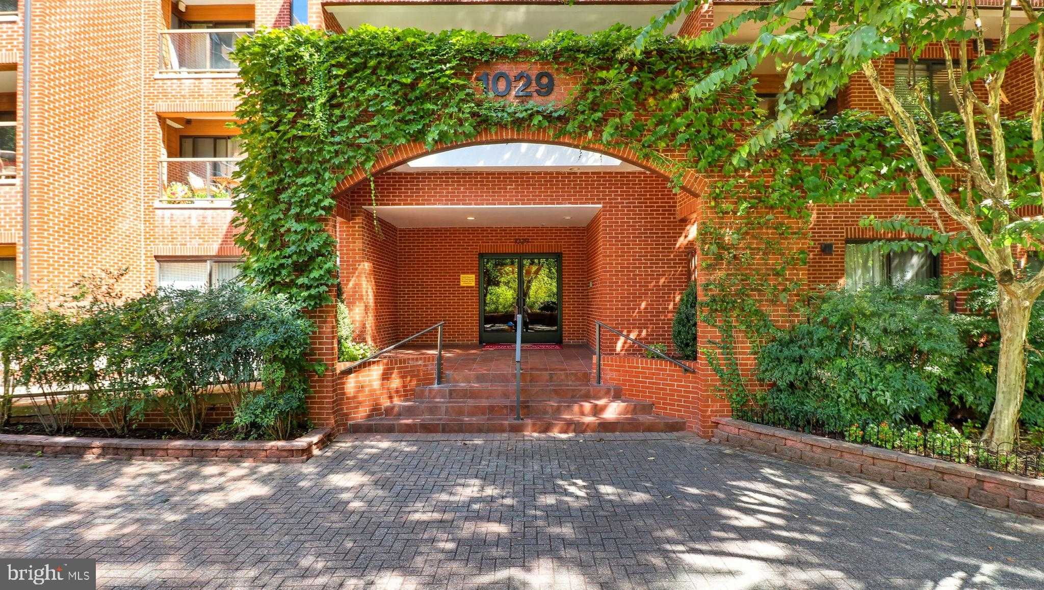 1029 N Stuart St Apt 705 photo 36