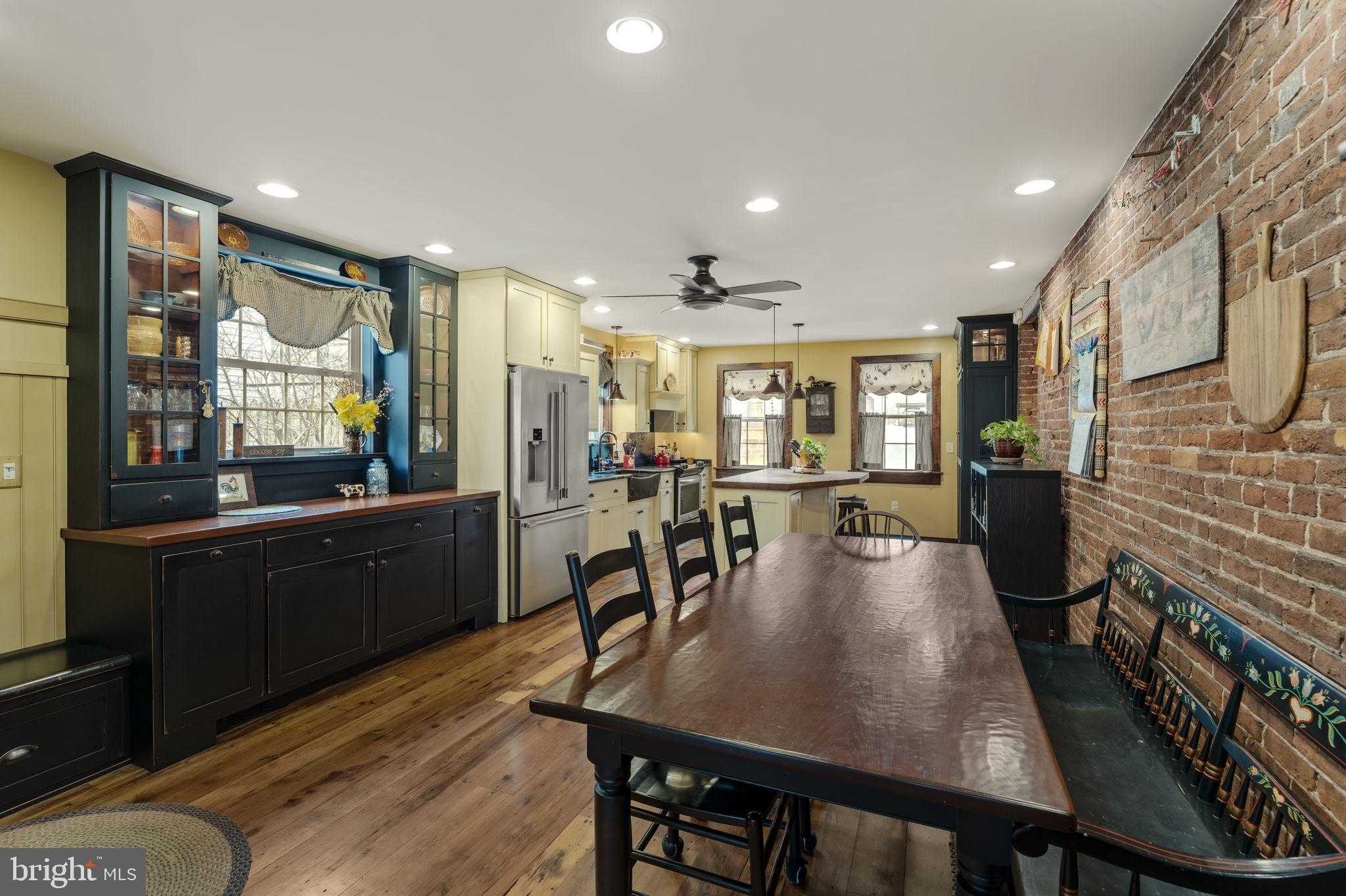 339 S Market St photo 19