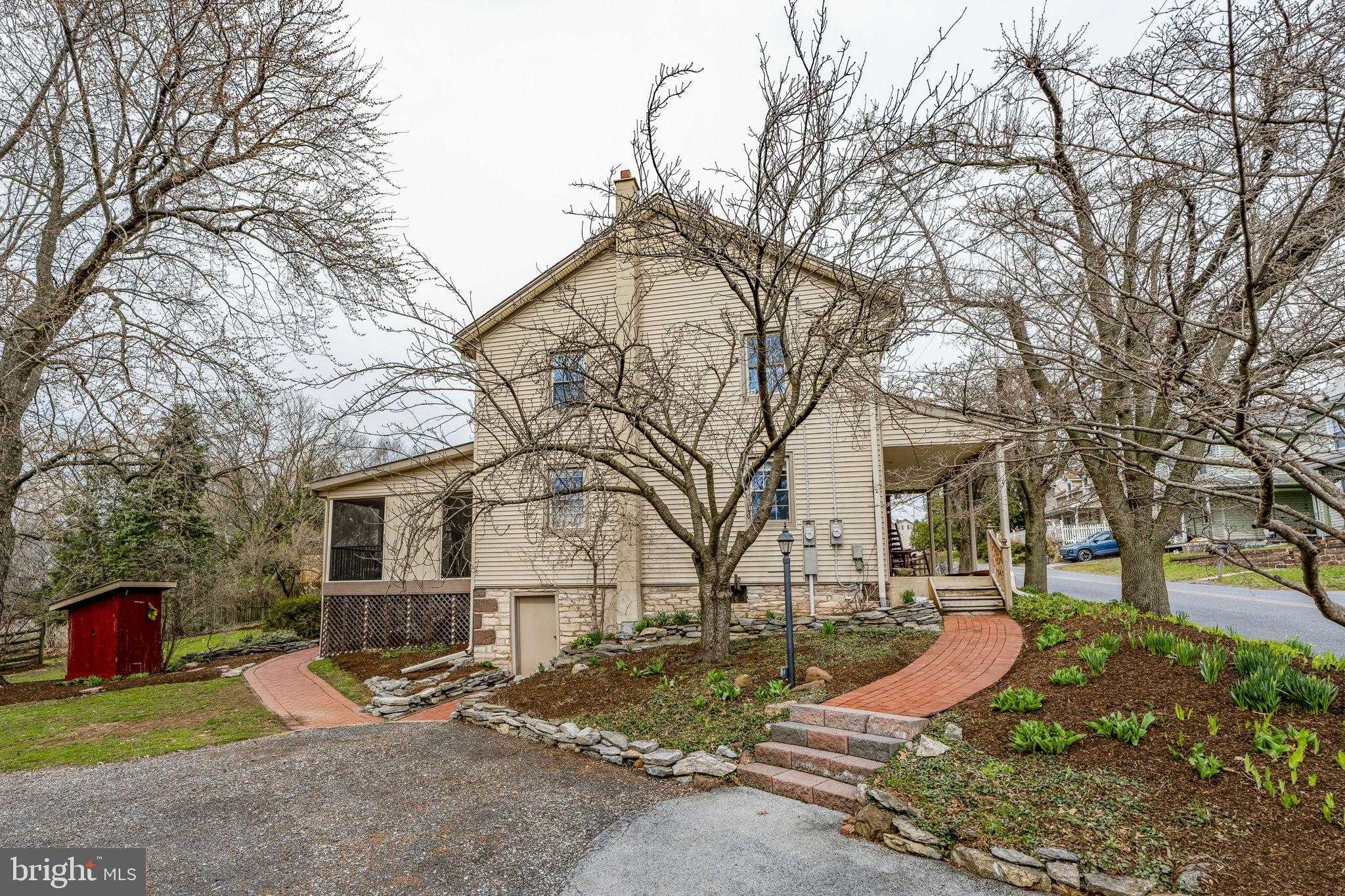 339 S Market St photo 7