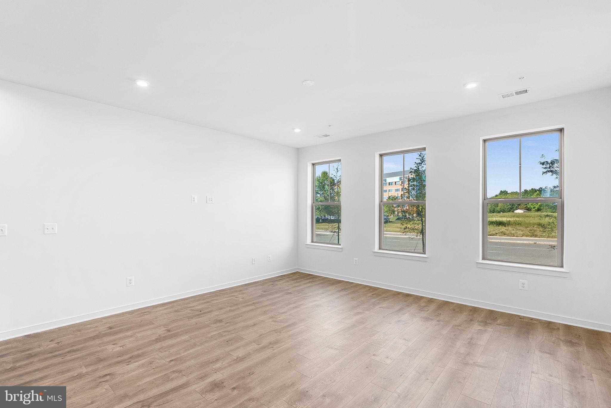 43841 Venetian Sq photo 11